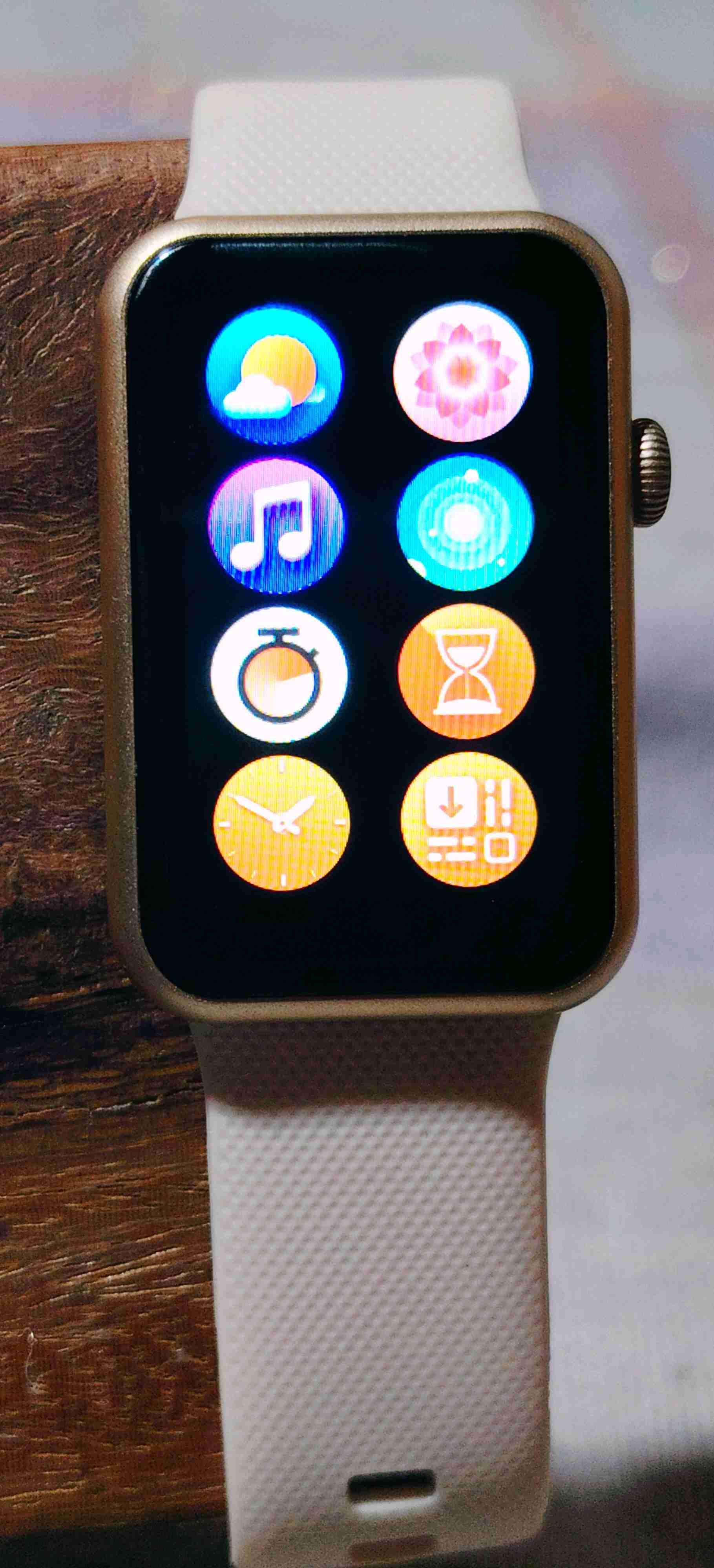 Smartwatch con pulsera rosada - miniatura 1