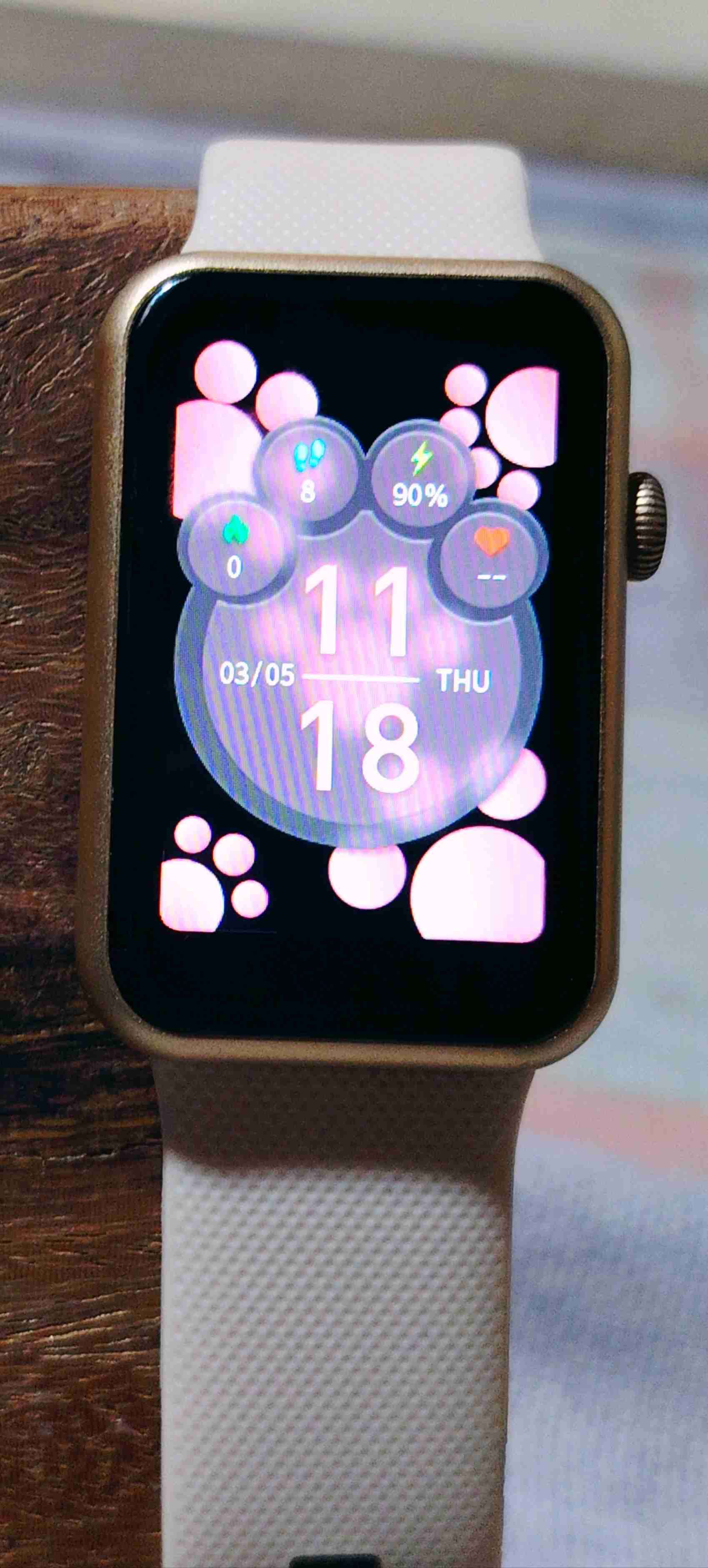 Smartwatch con pulsera rosada - miniatura 4