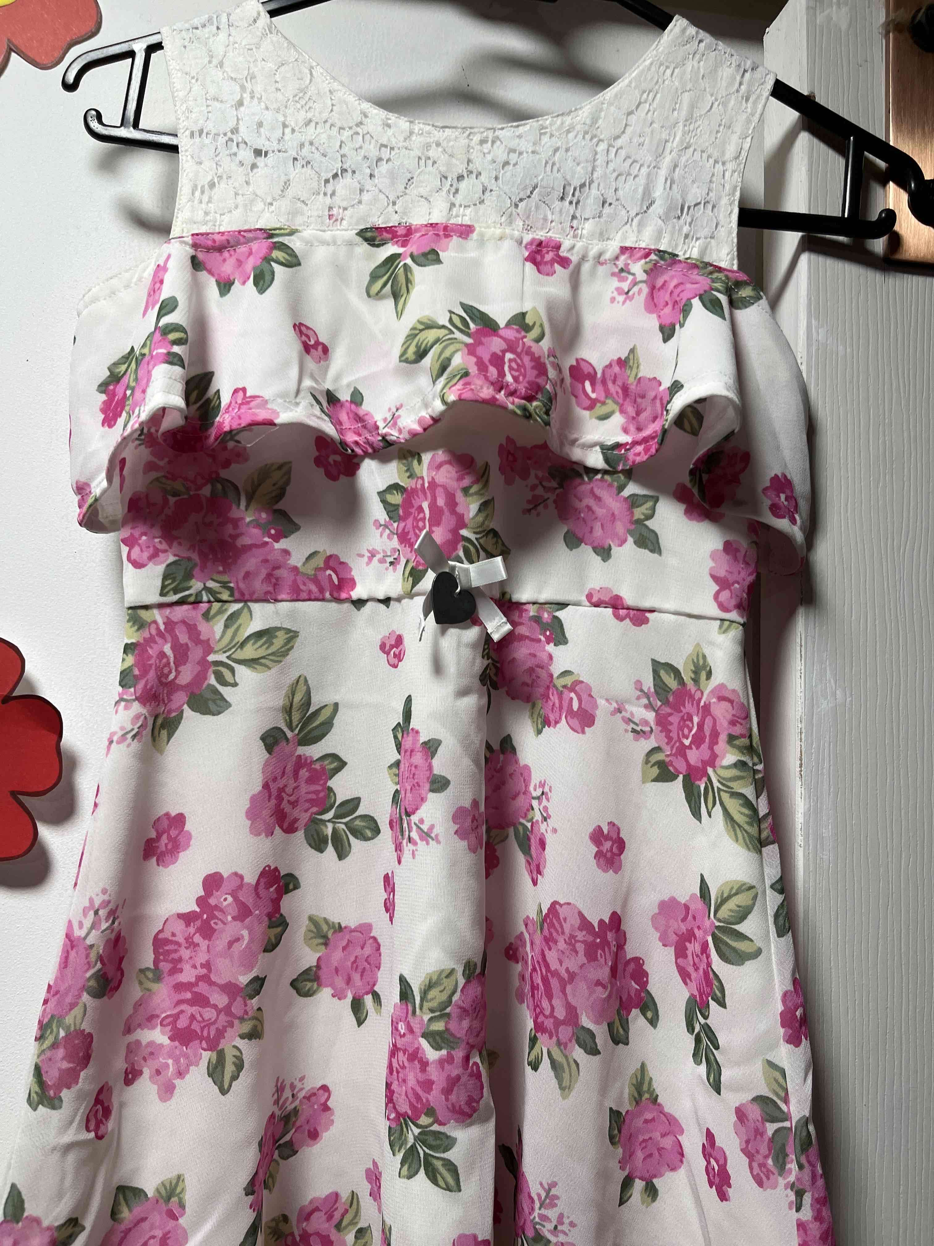 Vestido floral con encaje blanco - miniatura 1