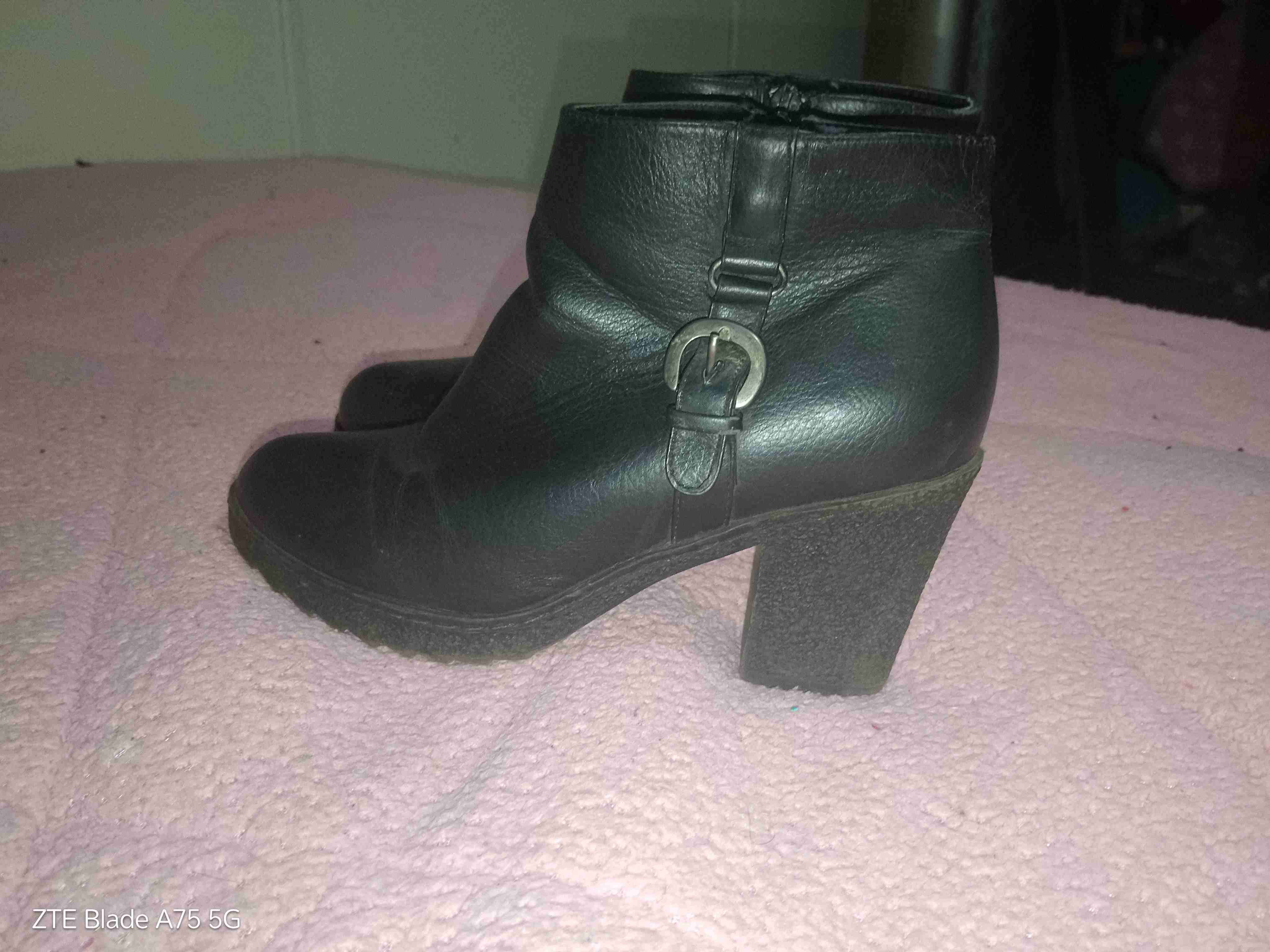 Botines negros con tacón - miniatura 1