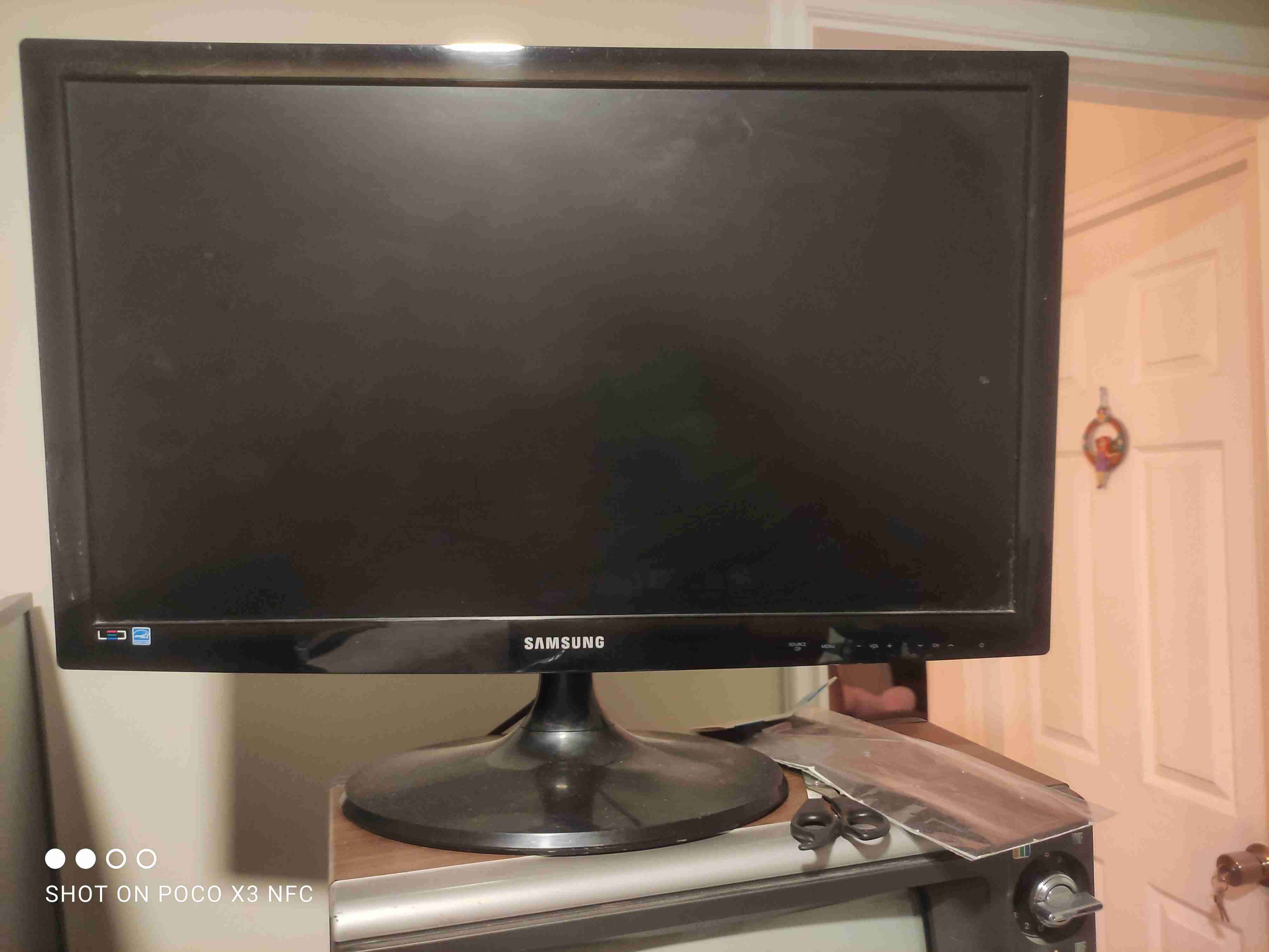 TV  Samsung LED 22 pulgadas - miniatura 1