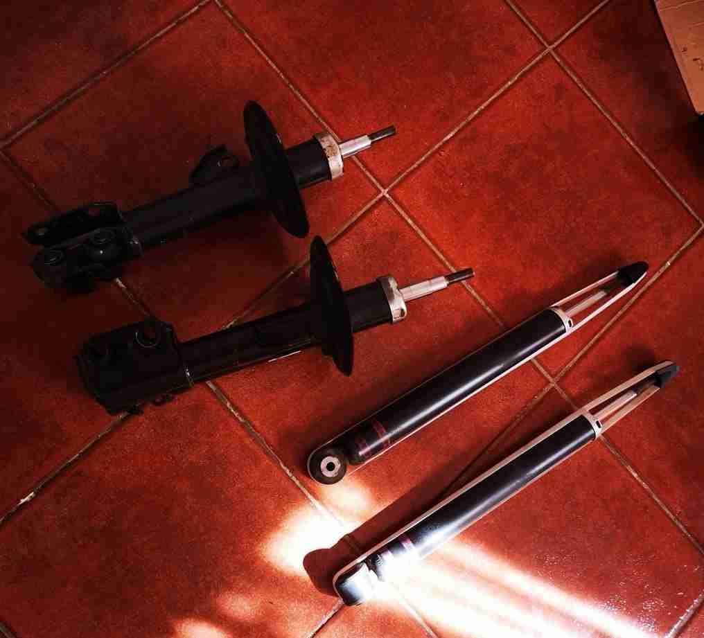 Amortiguadores para auto TOYOTA YARIS 2006 - 2014 - miniatura 3