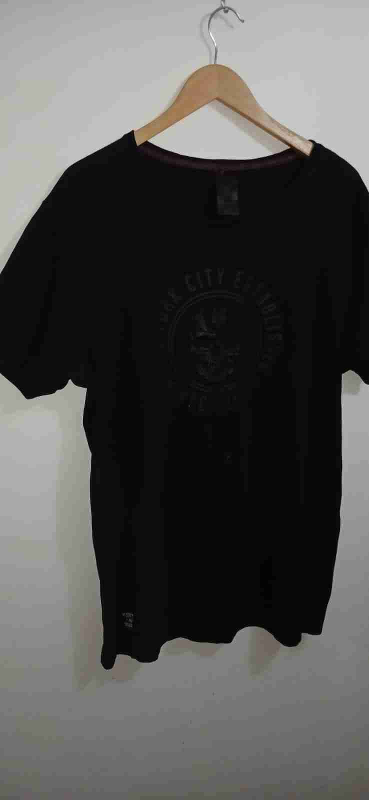 Polera negra Zoo York.. Talla XL..Usada.. Consulte - miniatura 2