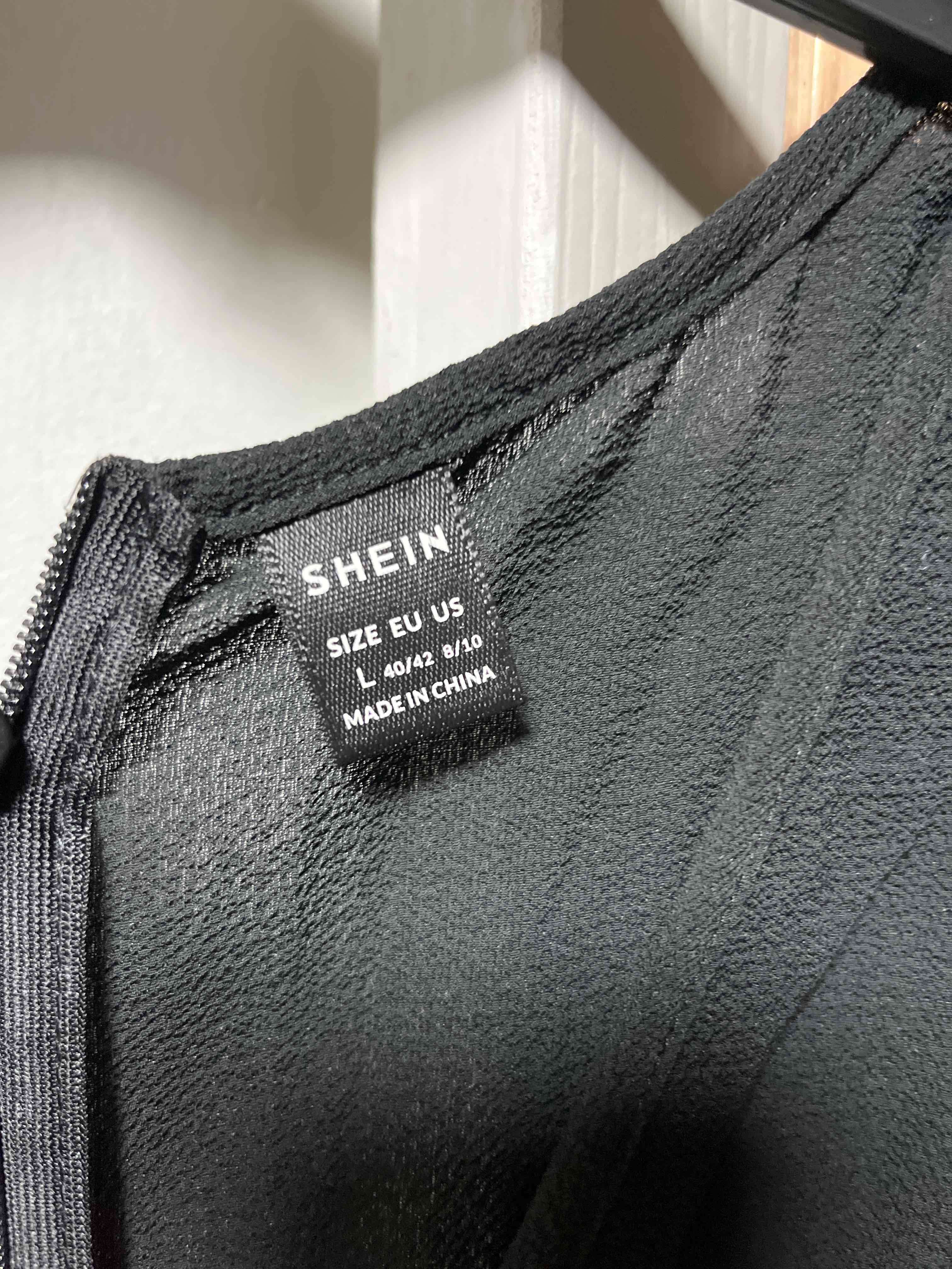 Vestido negro sin mangas - miniatura 3