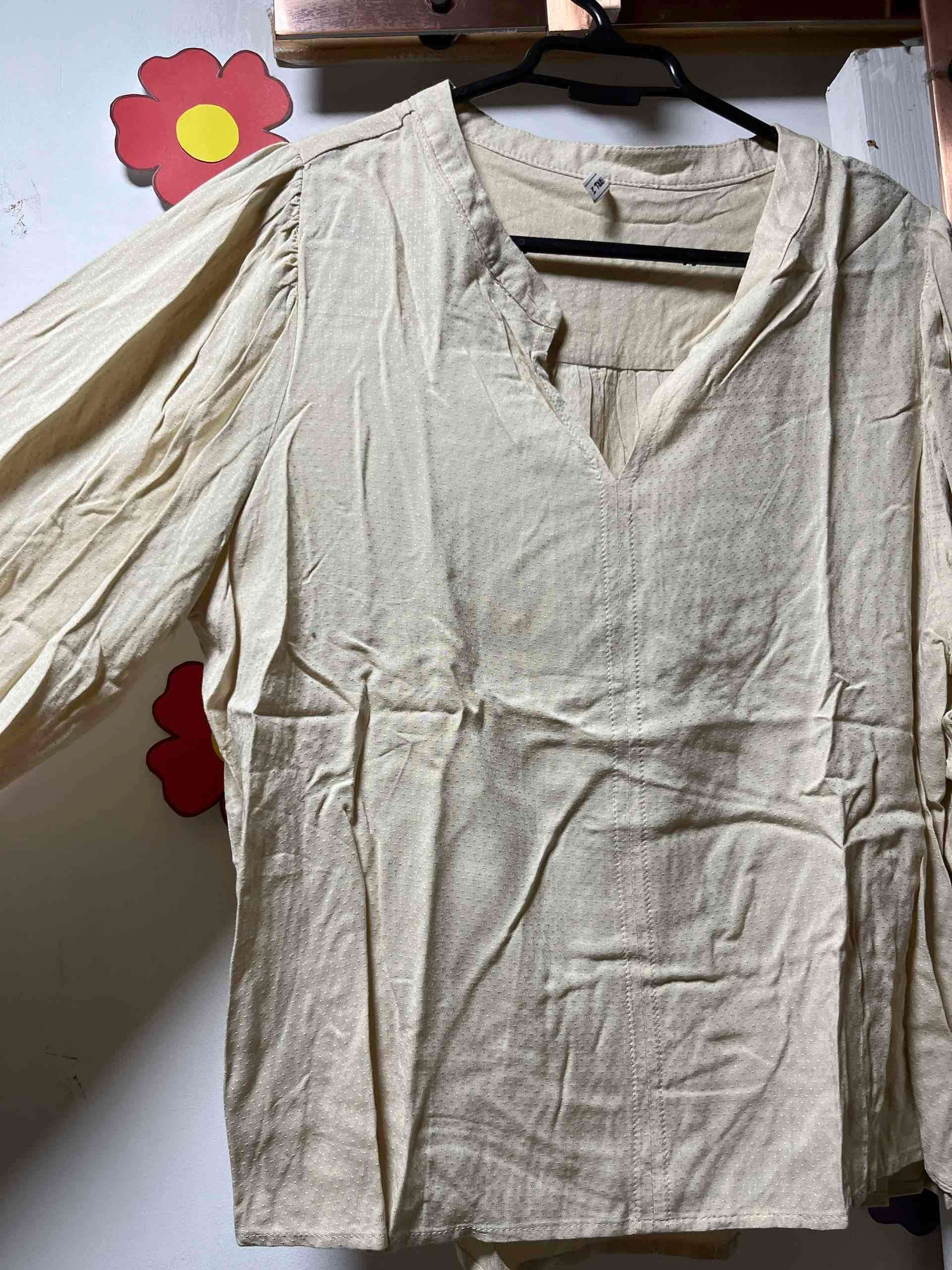 Blusa beige de manga larga - miniatura 1