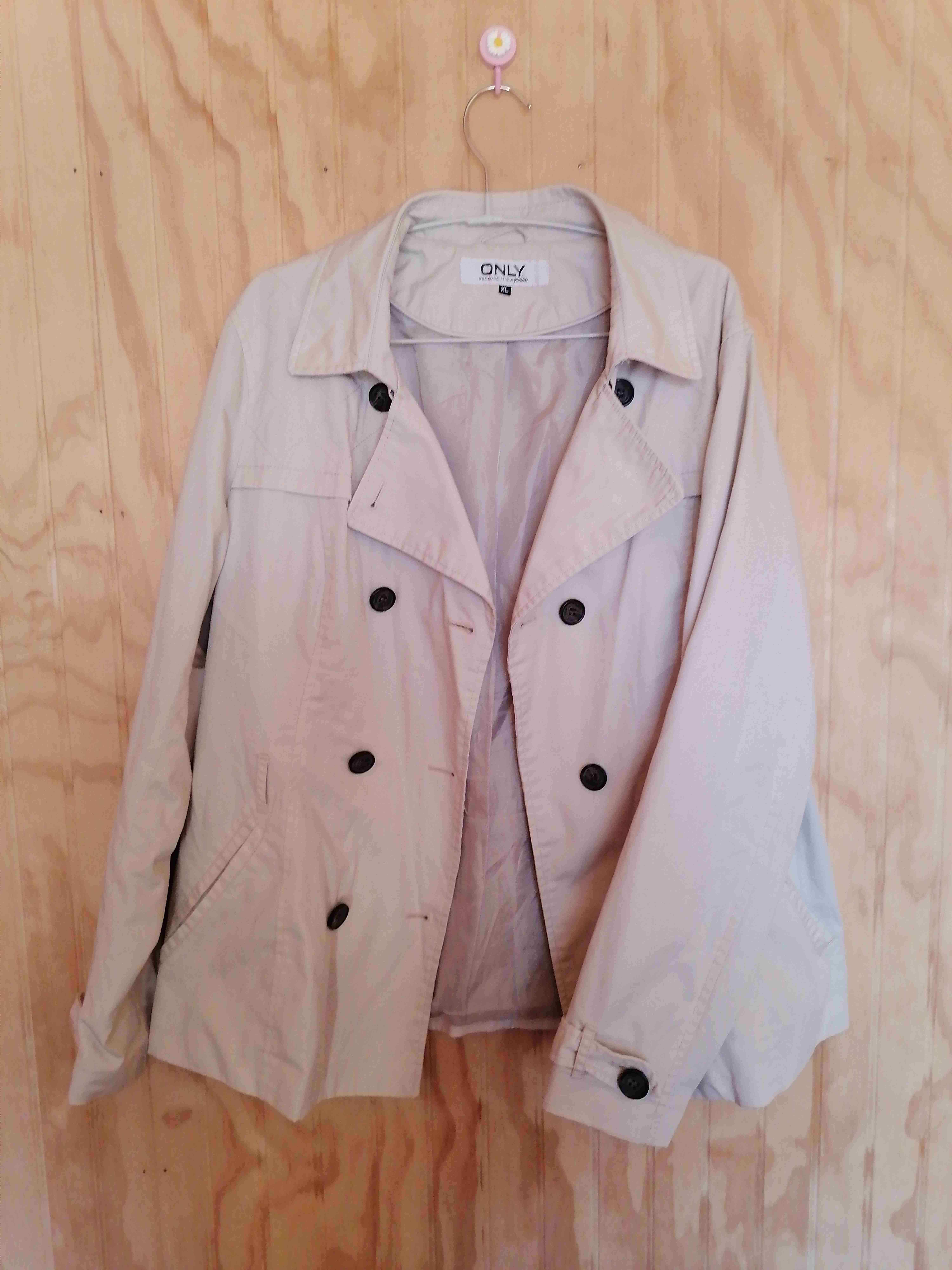 Trench beige marca Only talla XL
