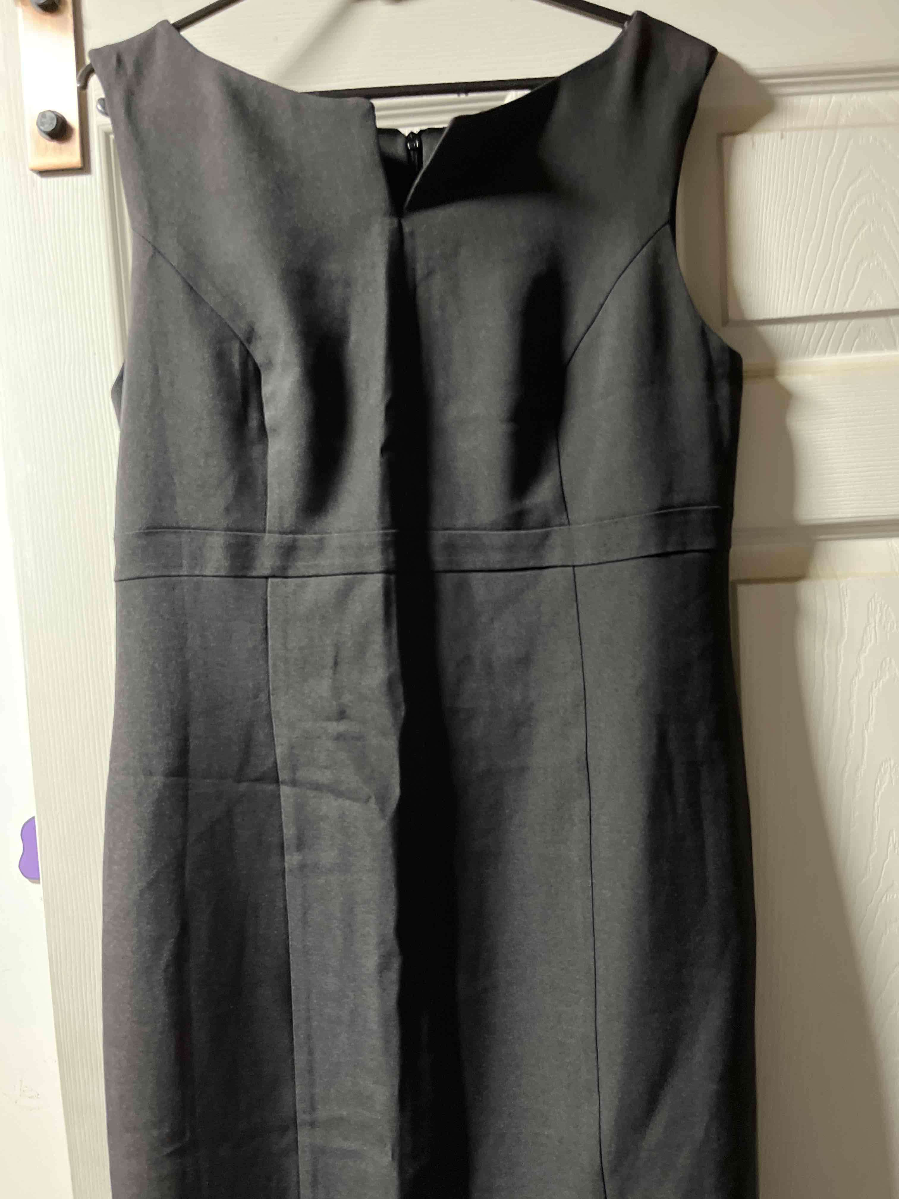 Vestido negro elegante - miniatura 1