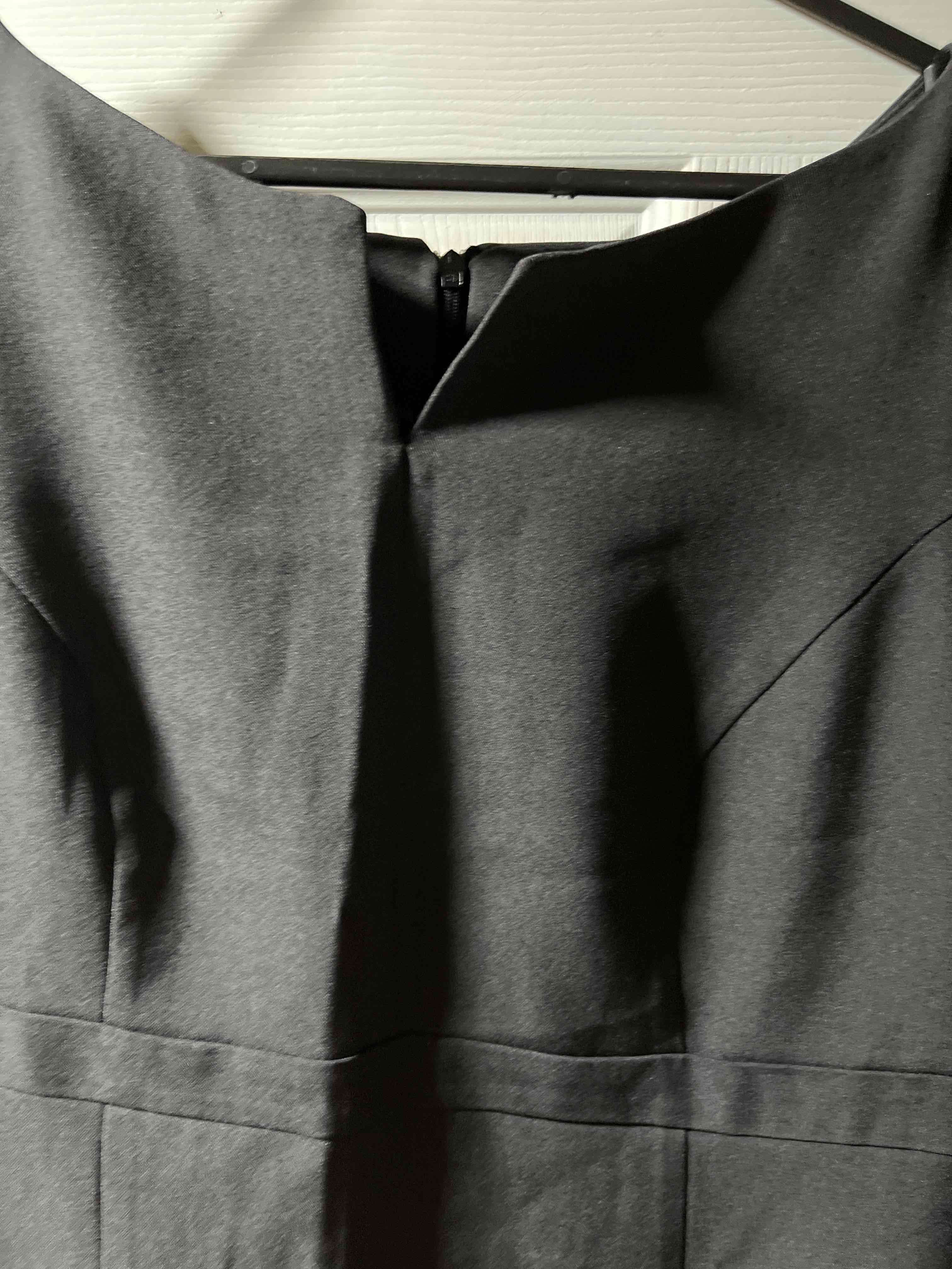 Vestido negro elegante - miniatura 2