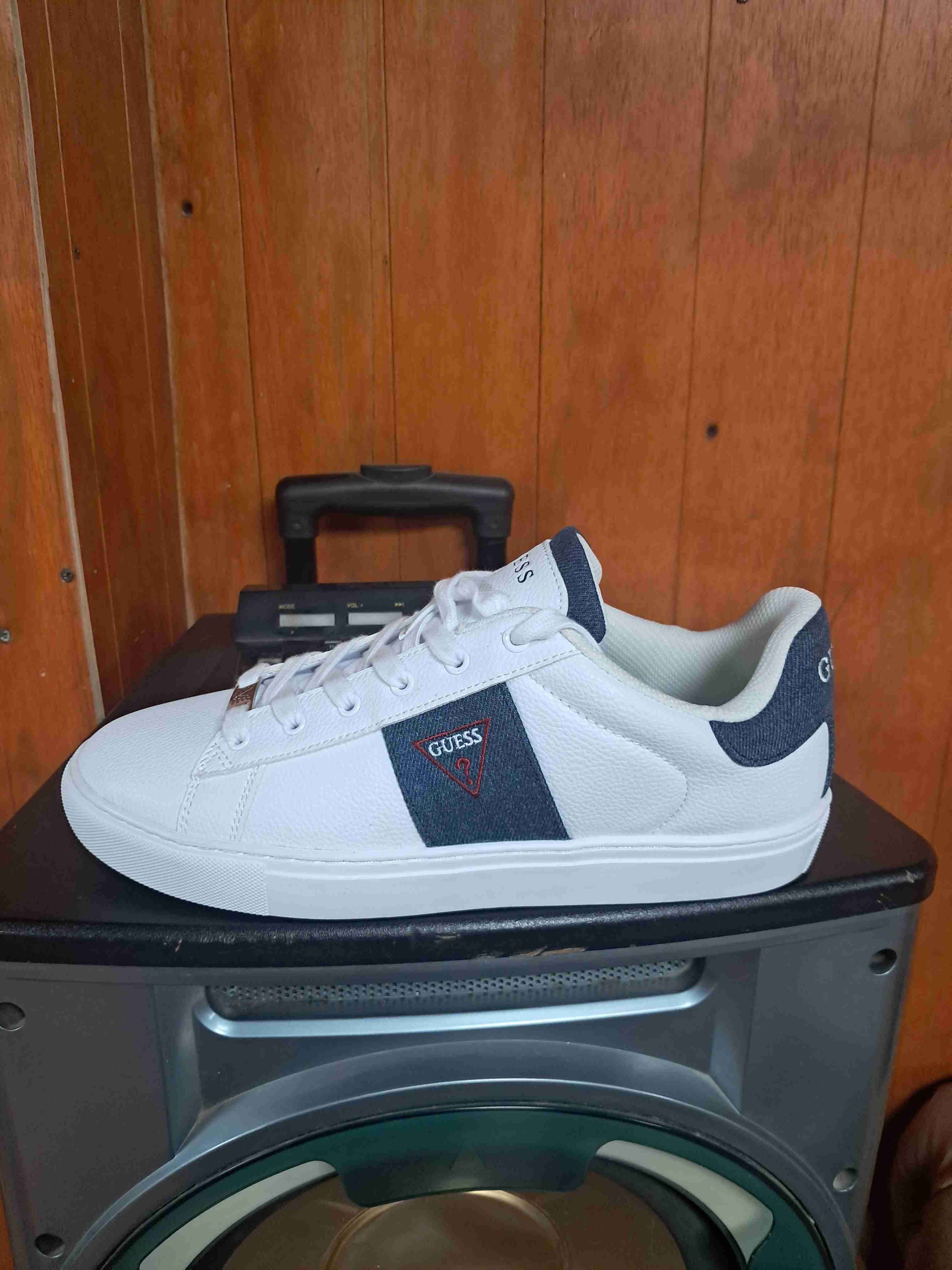 Zapatillas blancas Guess - miniatura 1