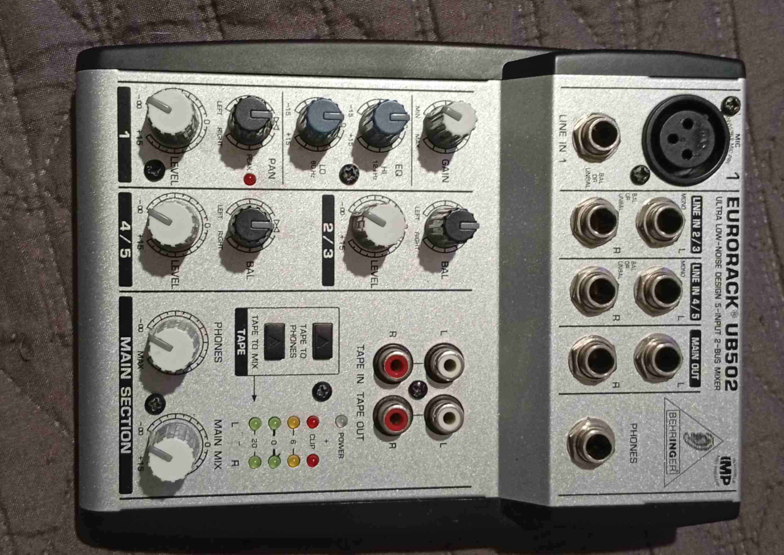 Mezclador Behringer Eurorack UB502 - miniatura 1