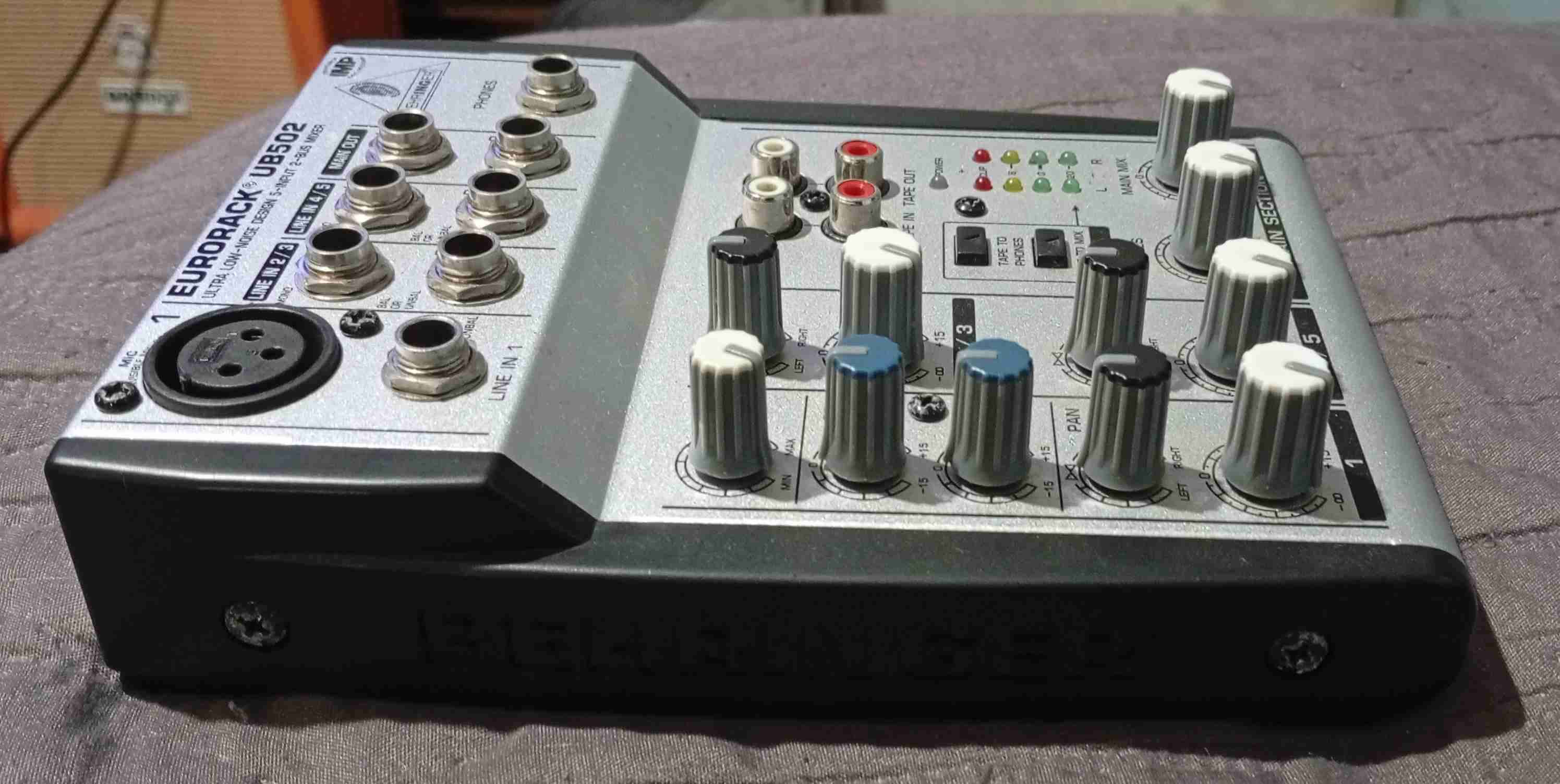 Mezclador Behringer Eurorack UB502 - miniatura 3
