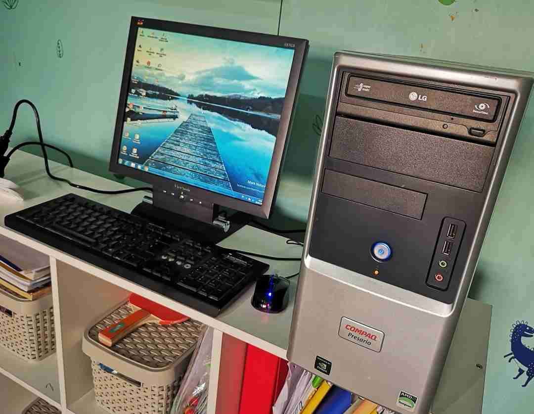 Computador escritorio con monitor COMPAQ - miniatura 2