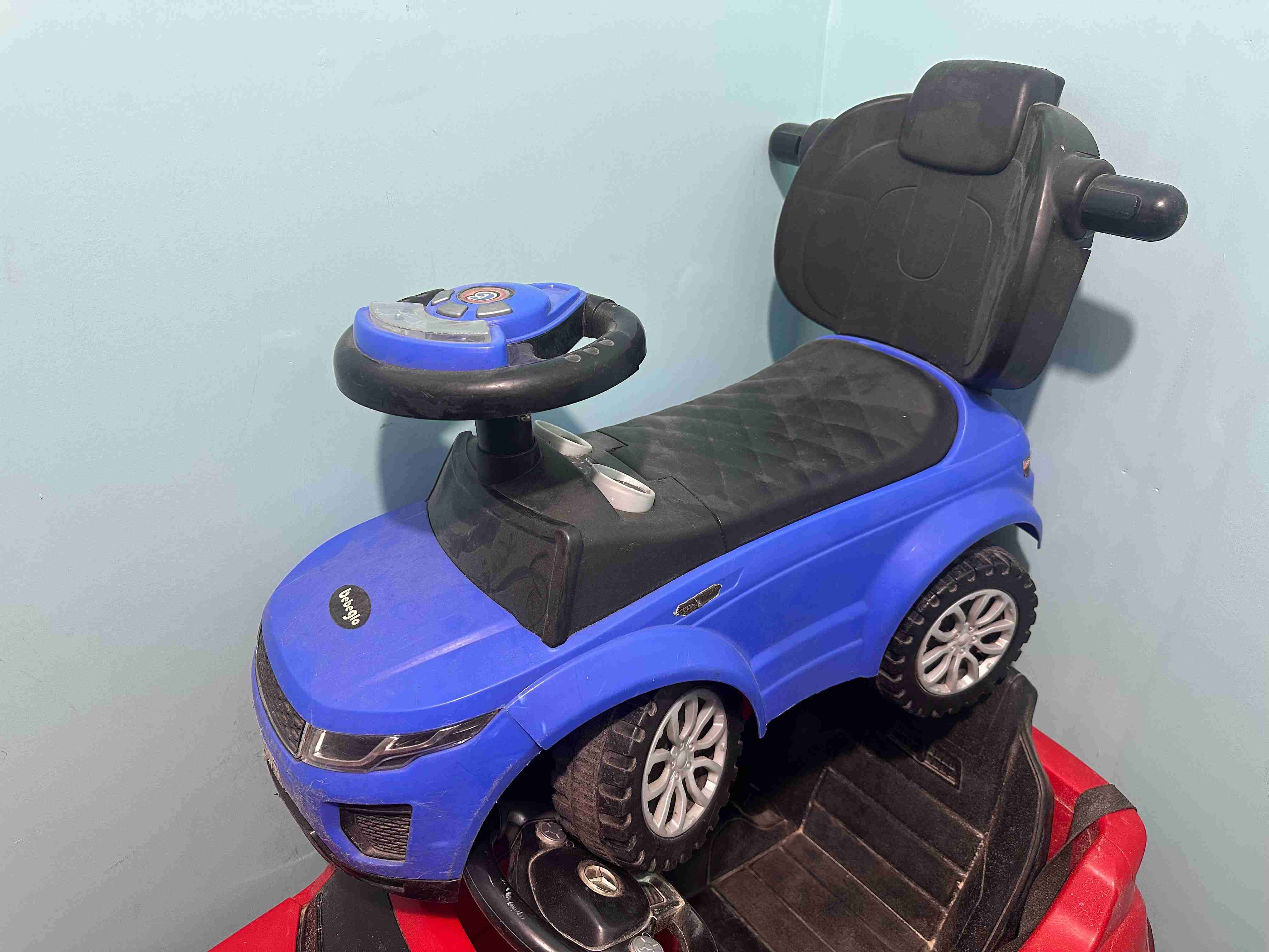 Moto infantil Kawasaki negra y verde - miniatura 4