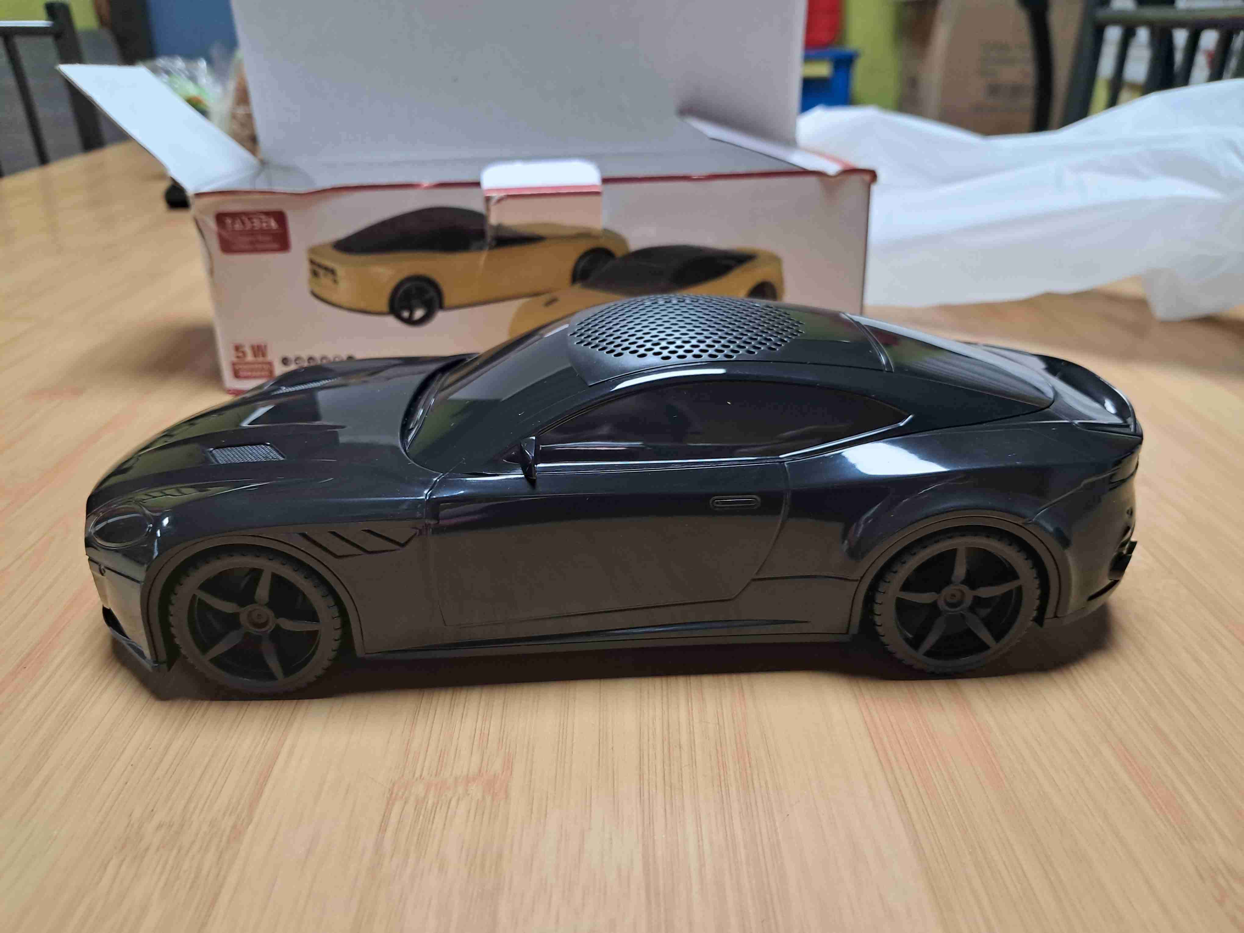 Parlante Bluetooth auto deportivo negro - miniatura 2