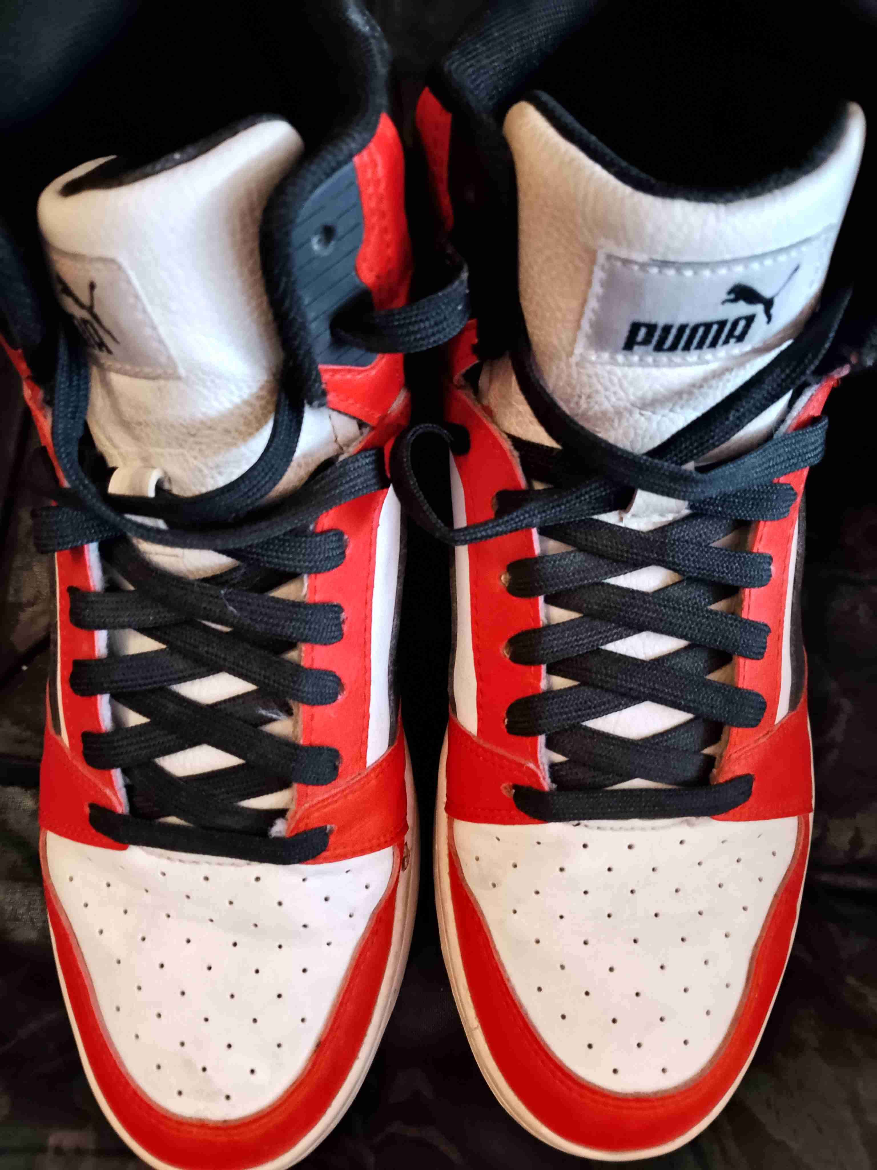 Zapatillas Puma rojas y blancas - miniatura 2