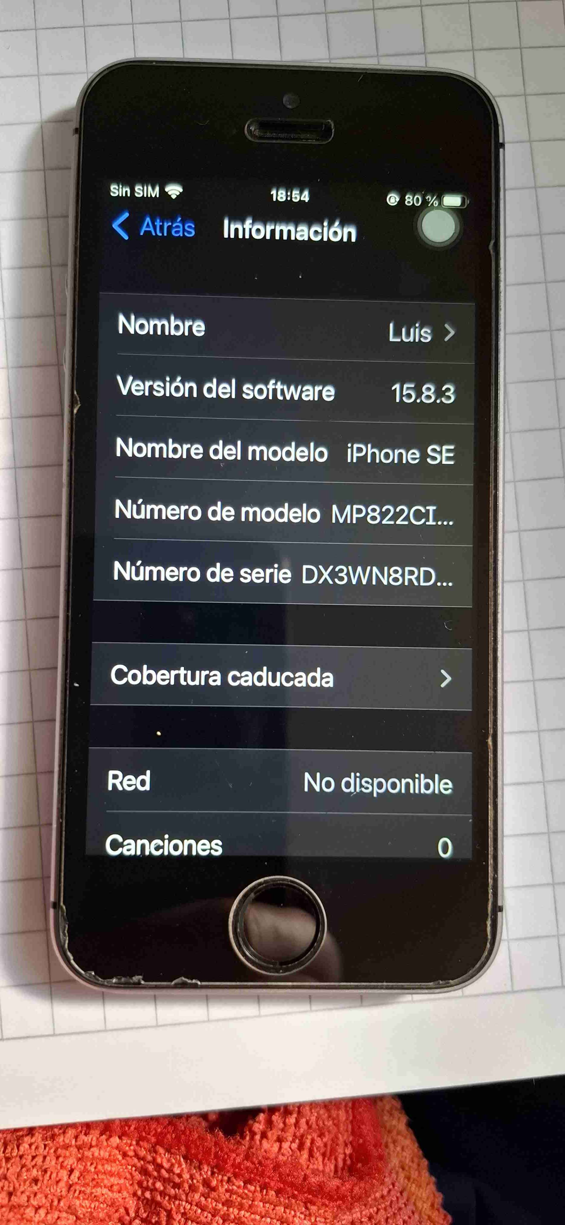 iPhone SE con detalles estéticos - miniatura 1