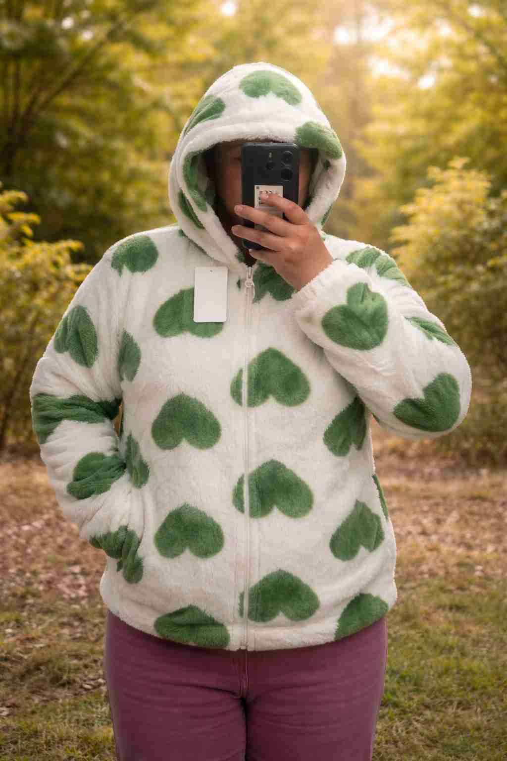 Chaqueta polar blanca con corazones - miniatura 1