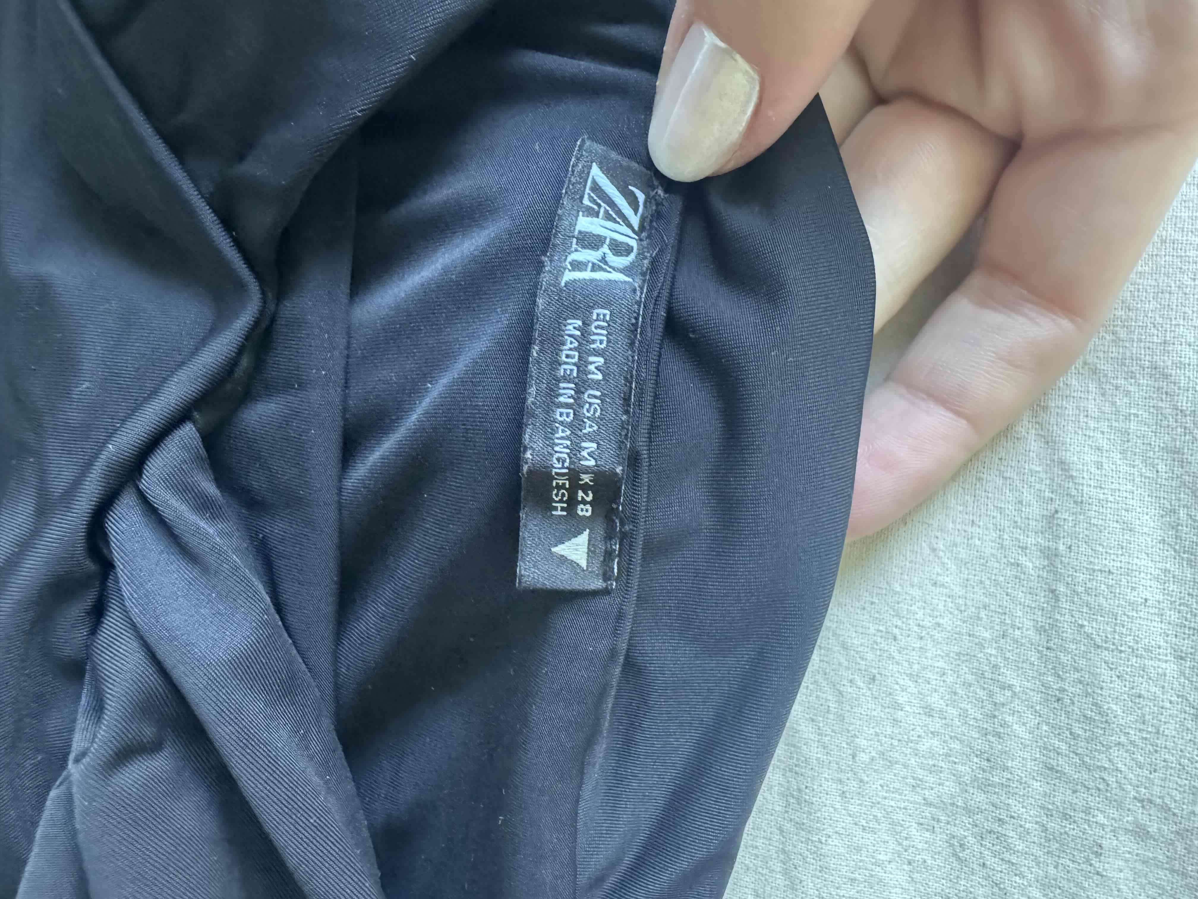 Top negro con tiras - miniatura 2