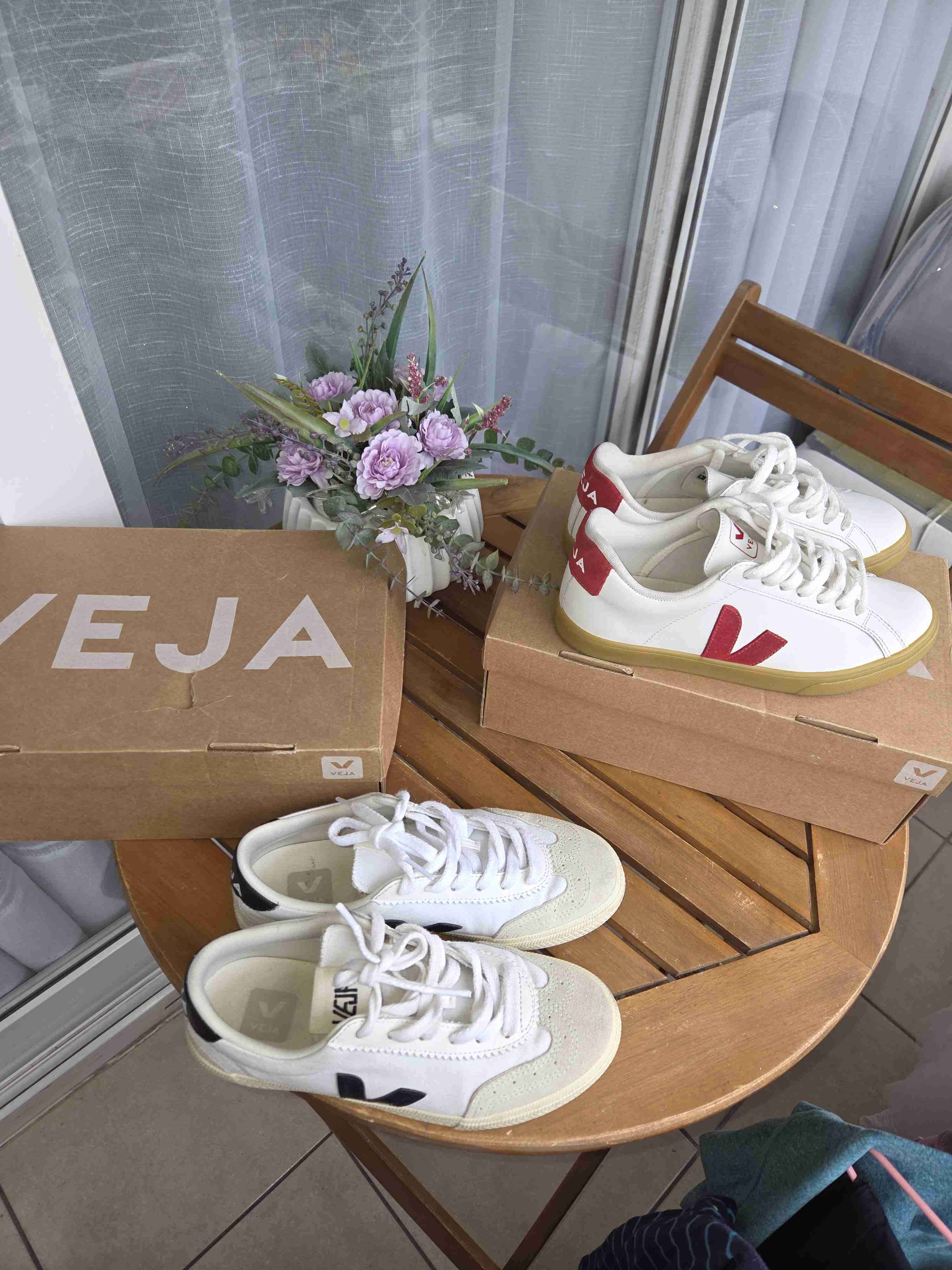 Zapatillas Veja blancas y rojas - miniatura 3