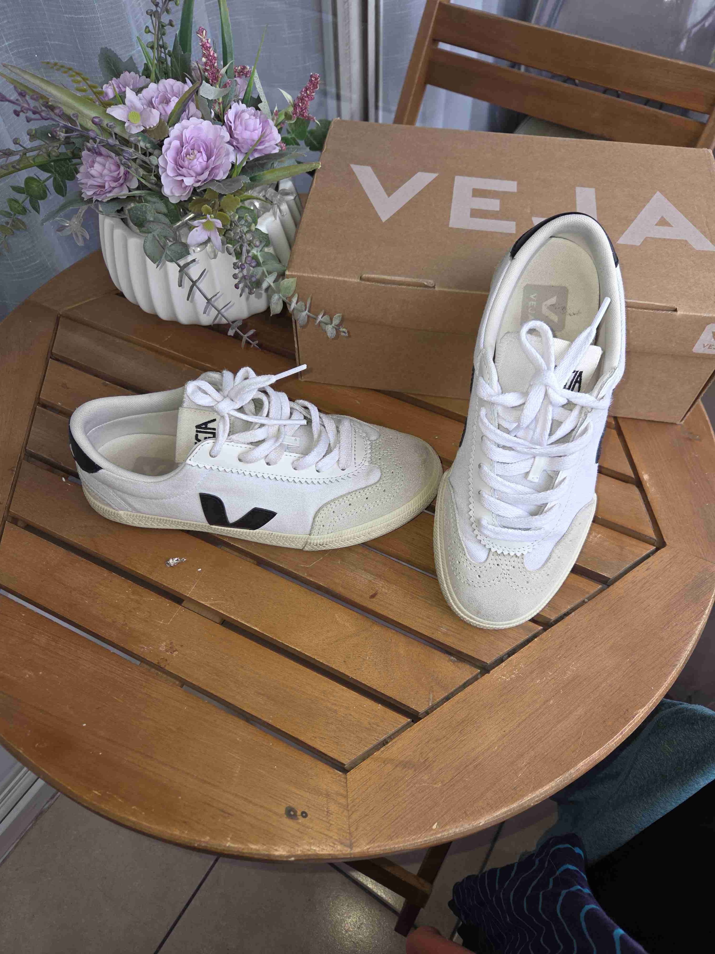 Zapatillas Veja blancas y rojas - miniatura 5