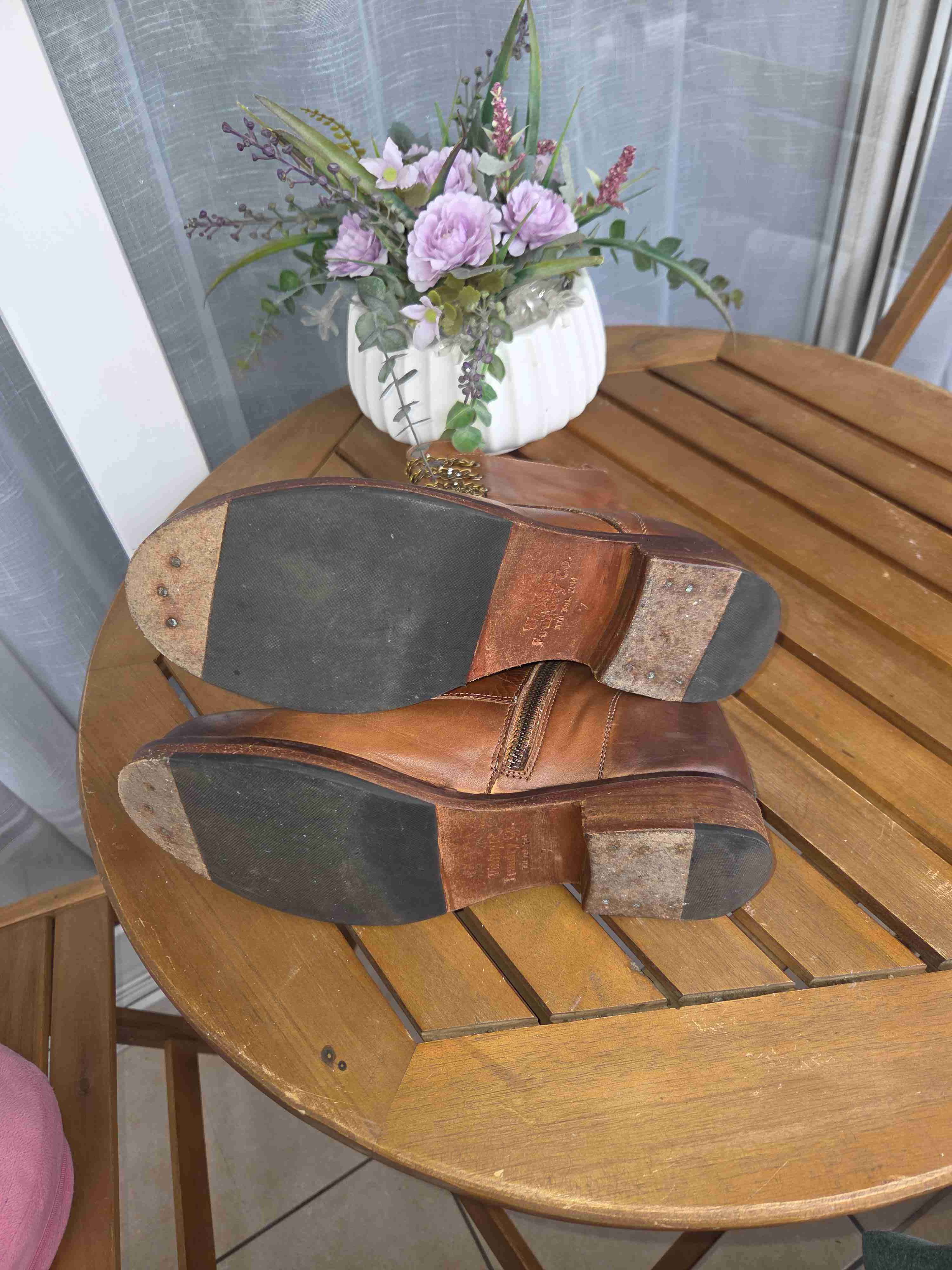 Botas de cuero café con cadenas - miniatura 3