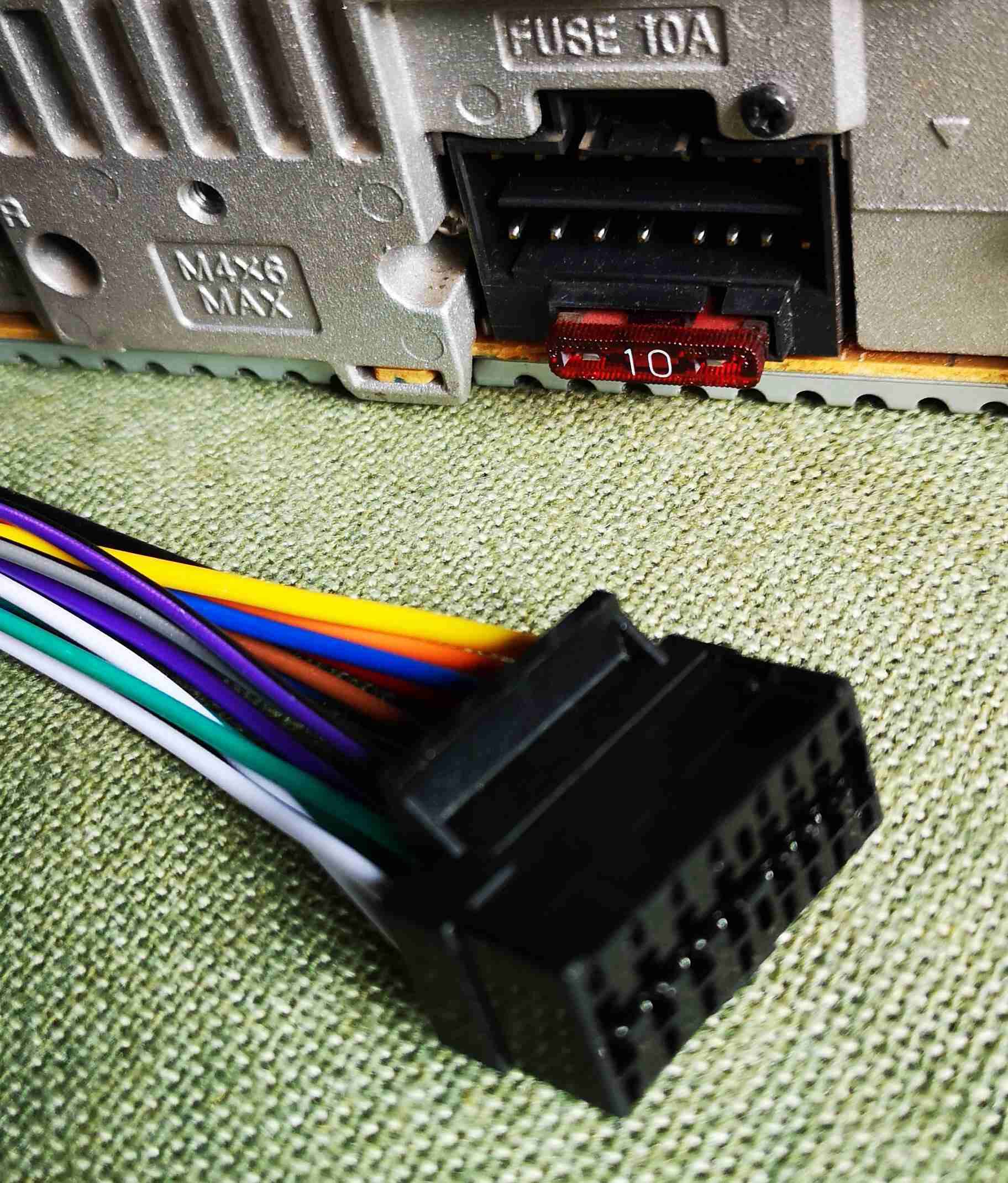 Conector eléctrico automotriz Sony - miniatura 2