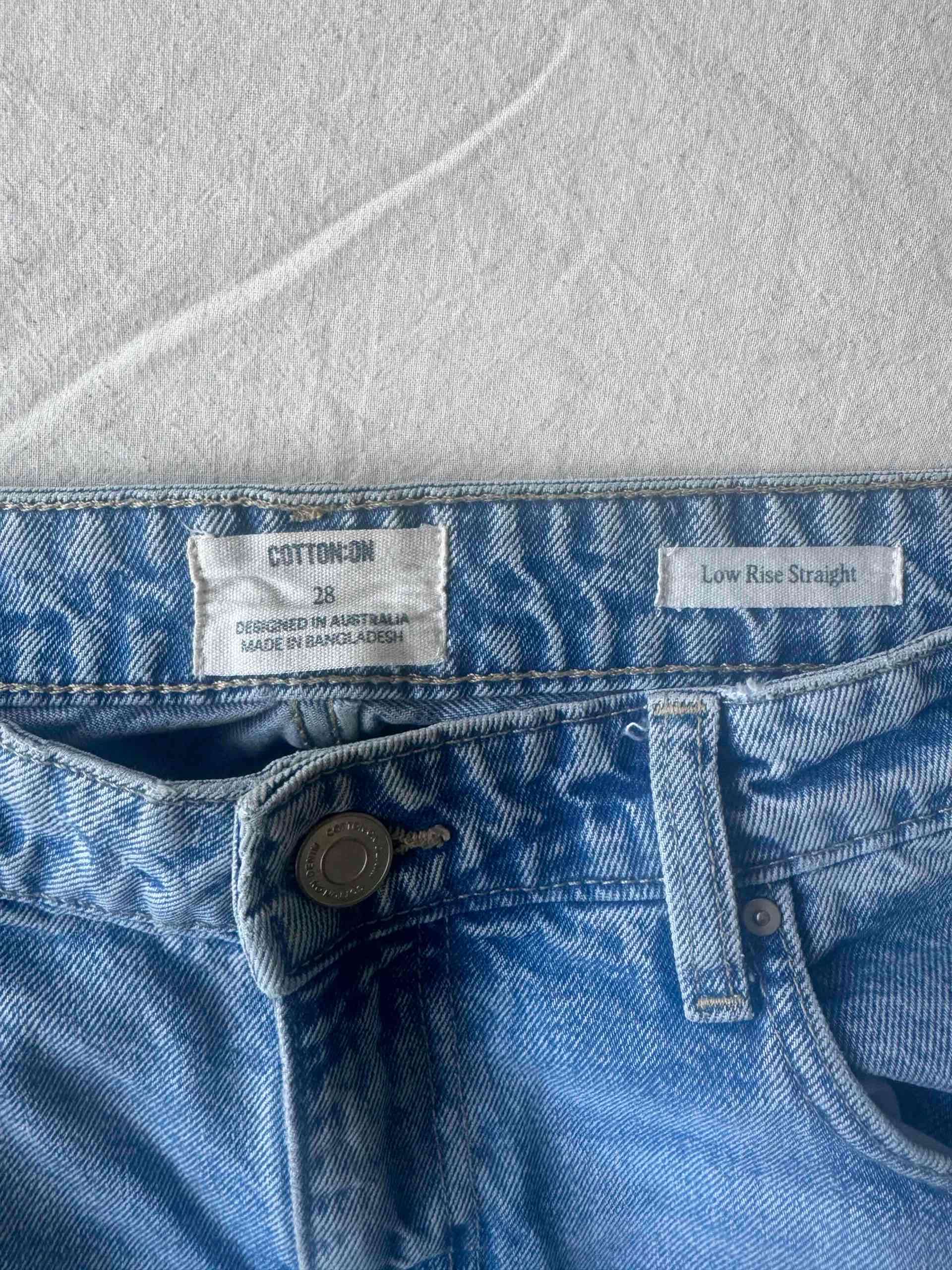 Jeans azul claro de mezclilla - miniatura 3