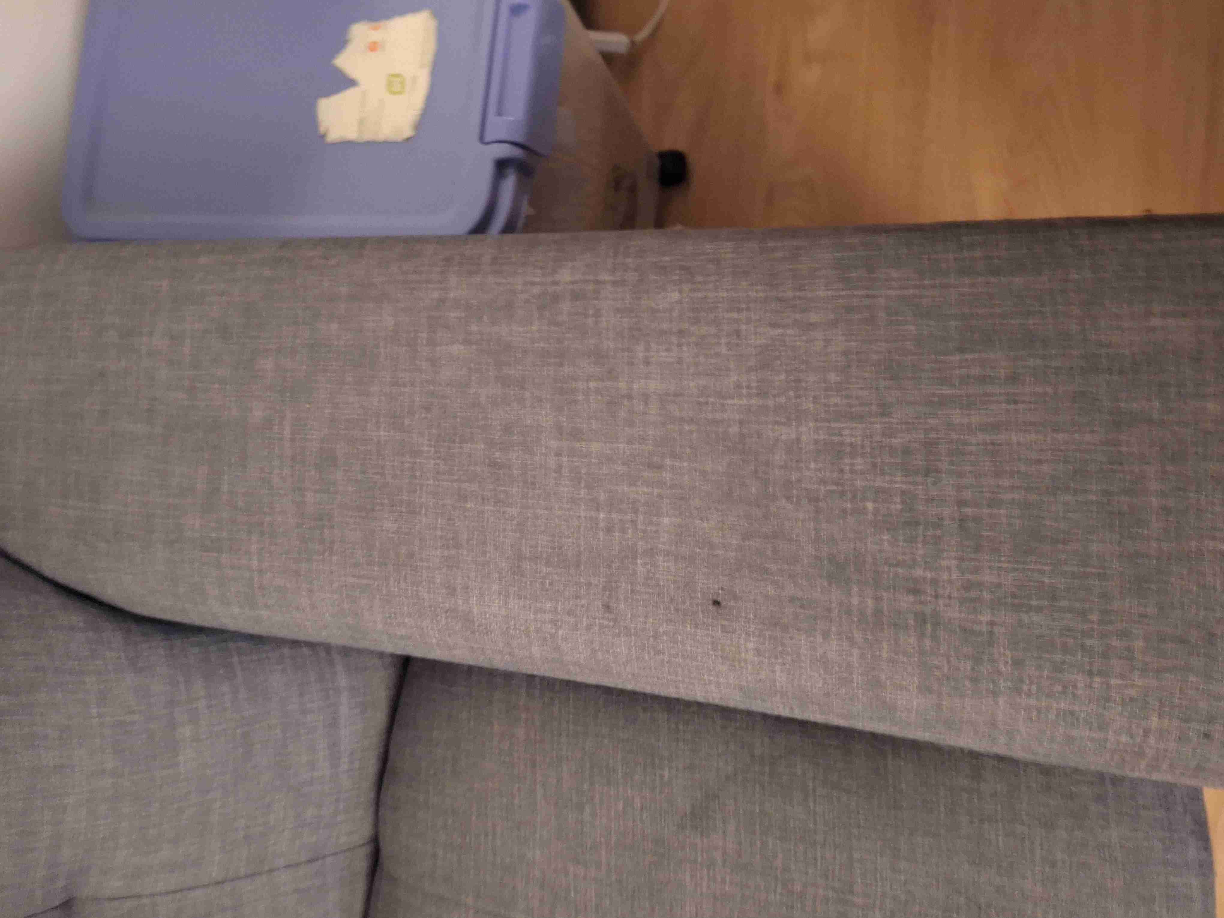 Sofá gris en buen estado - miniatura 5