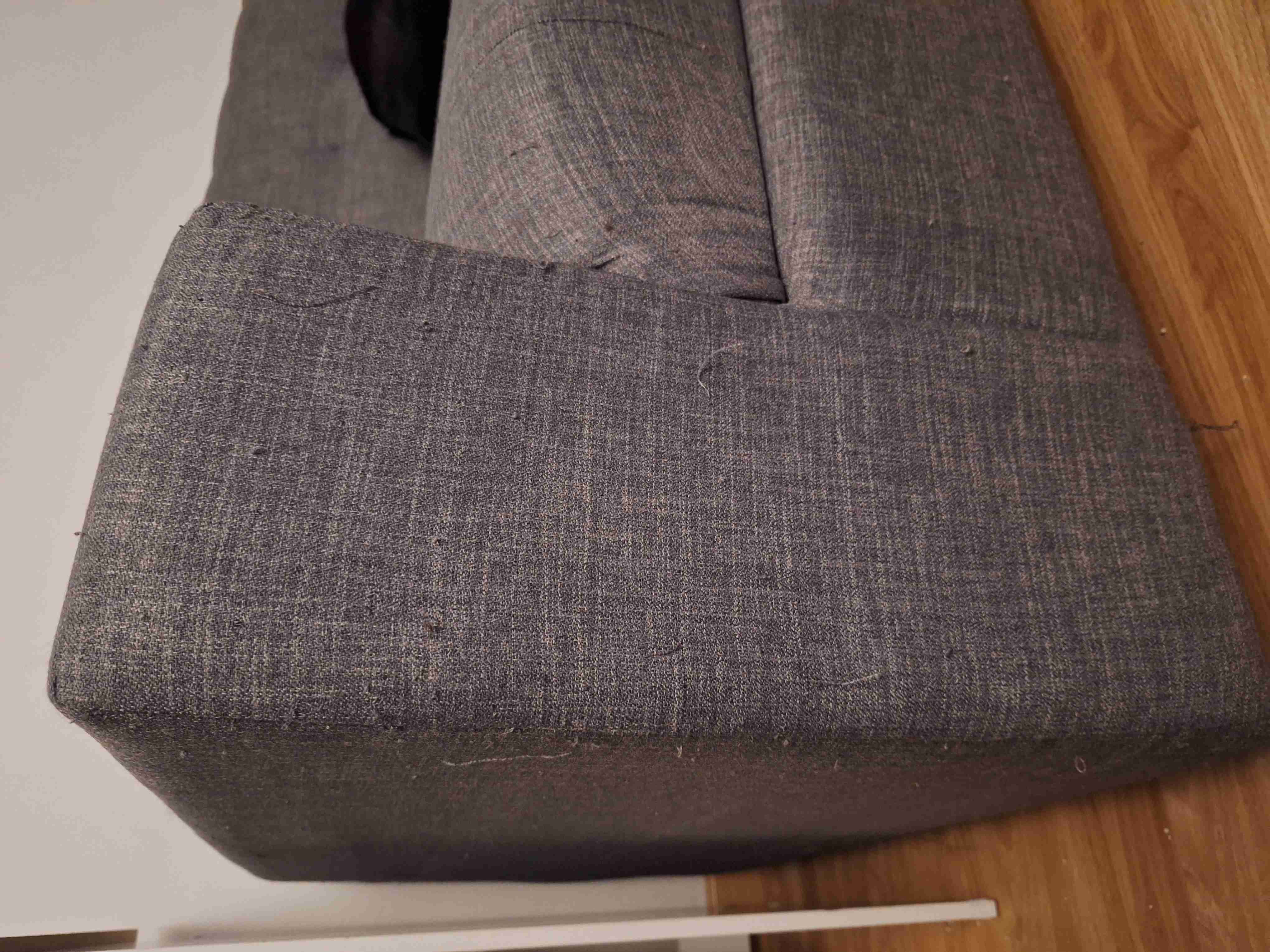 Sofá gris en buen estado - miniatura 6