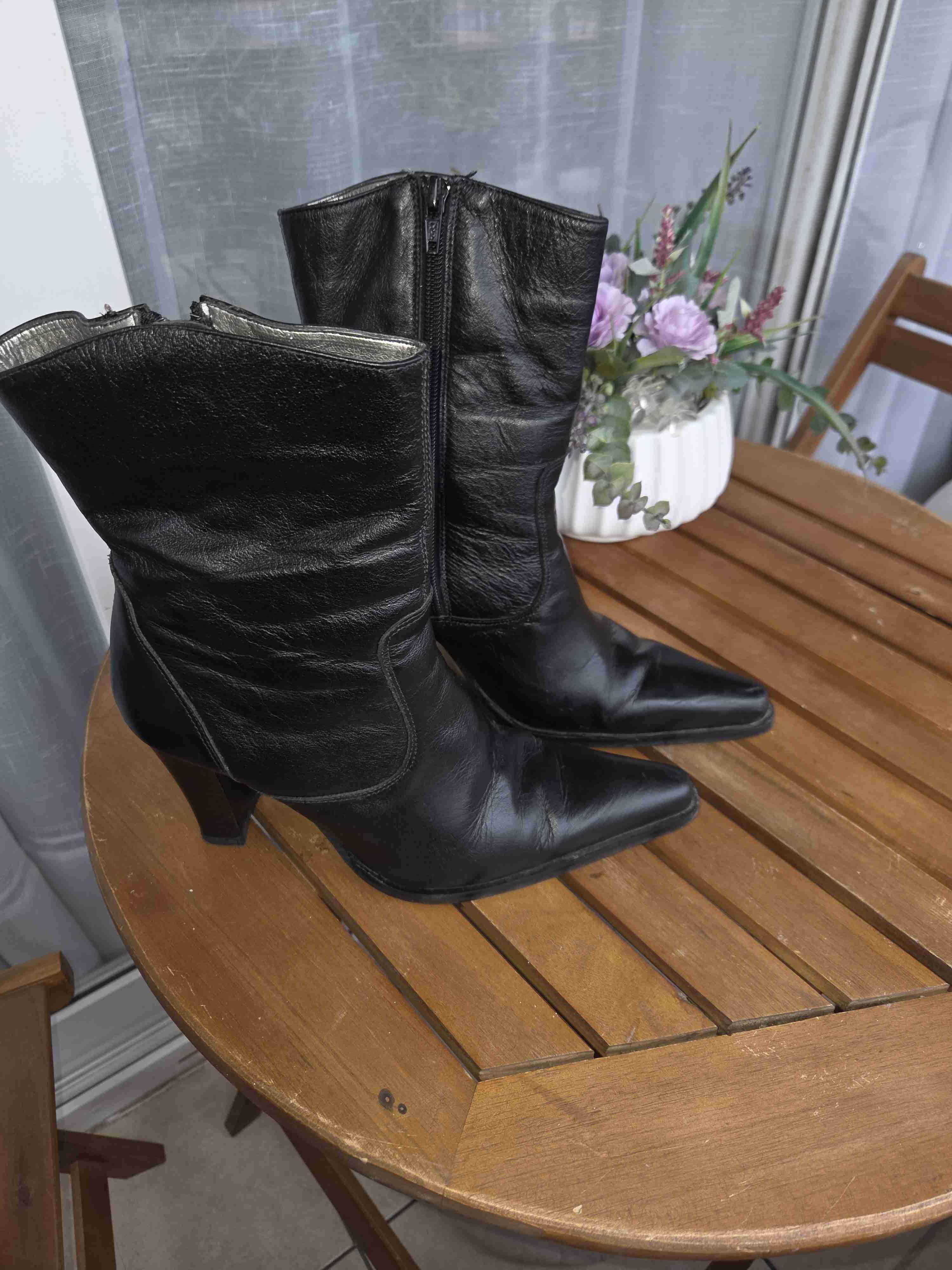 Botas negras de cuero con cierre - miniatura 2