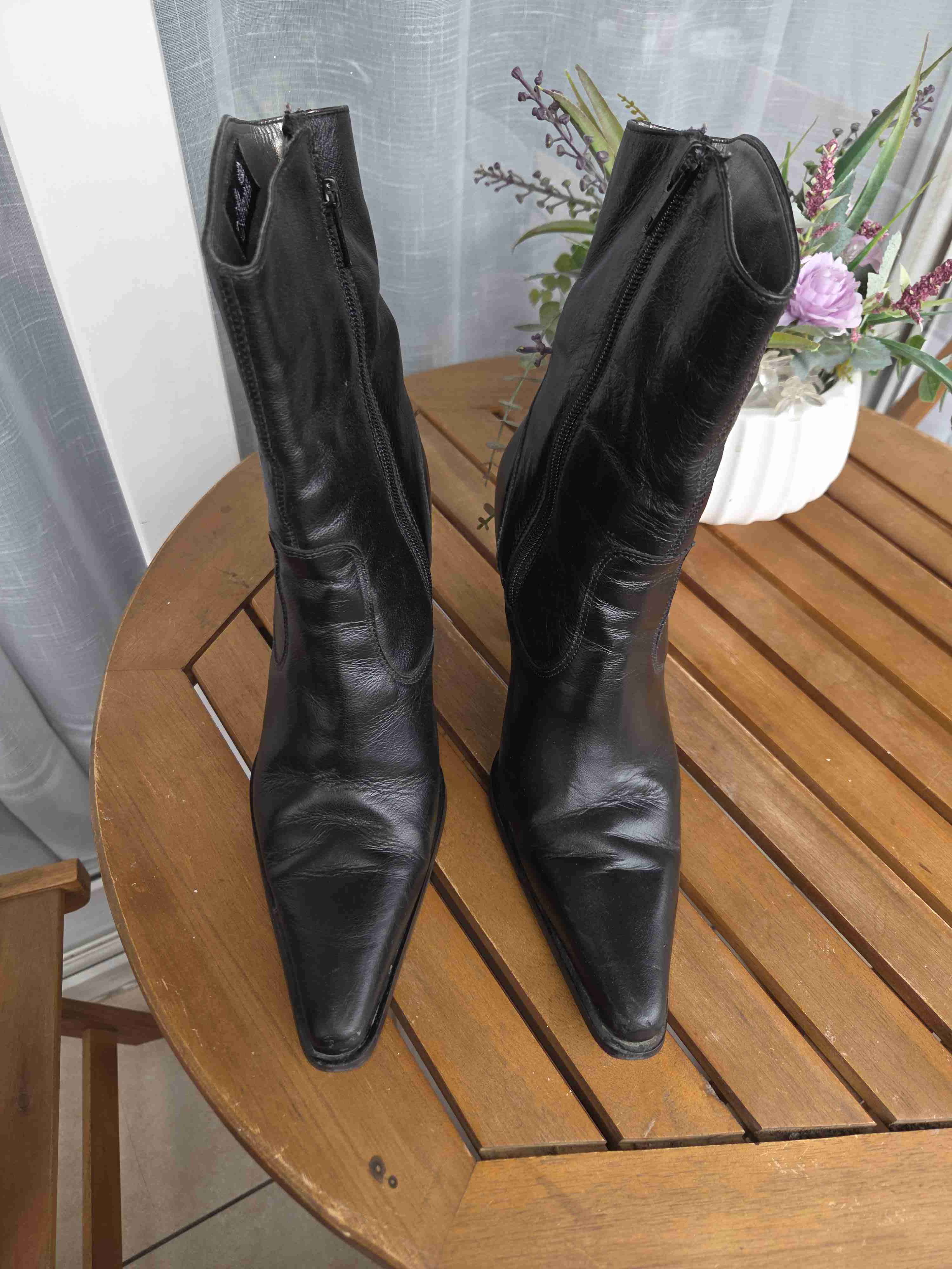 Botas negras de cuero con cierre - miniatura 3