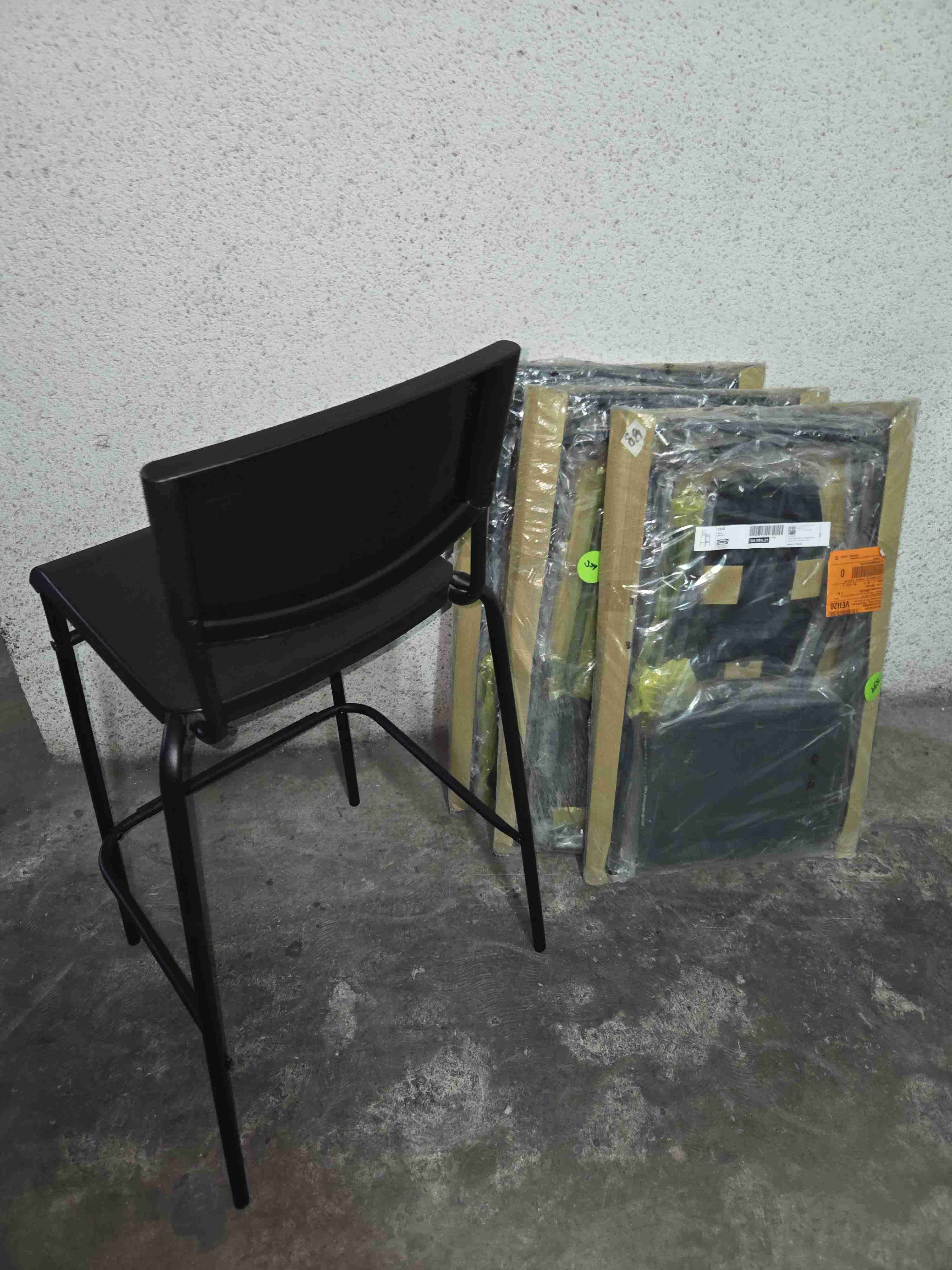 Sillas altas negras - miniatura 2