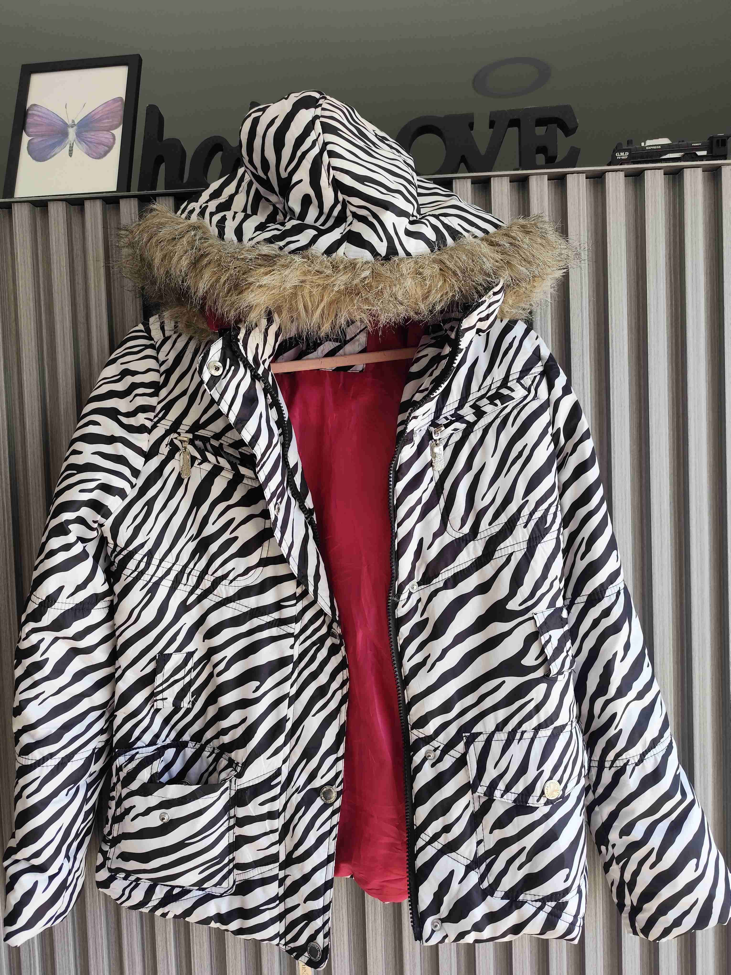 Abrigo de invierno con diseño cebra