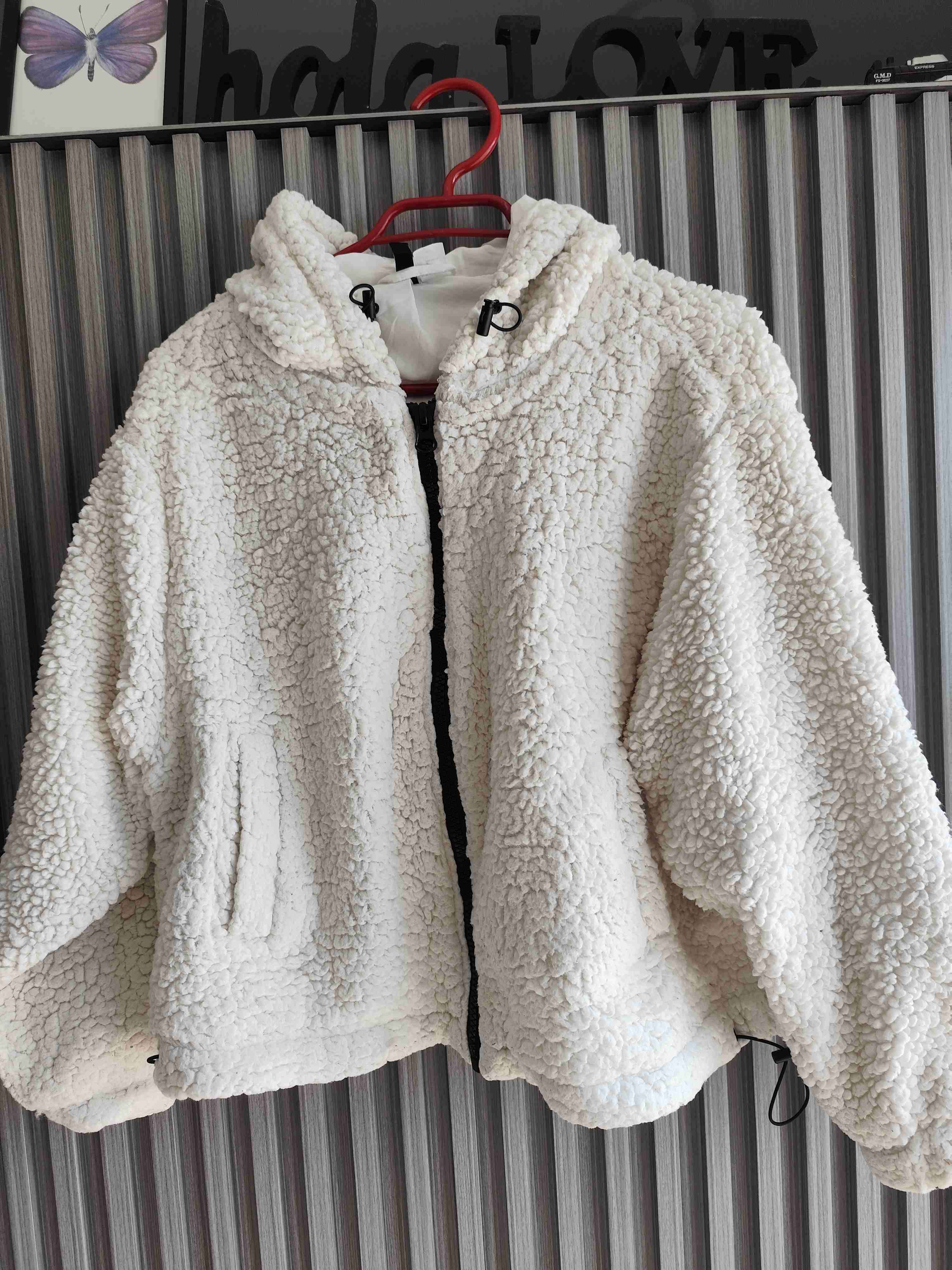 Chaqueta de peluche blanca