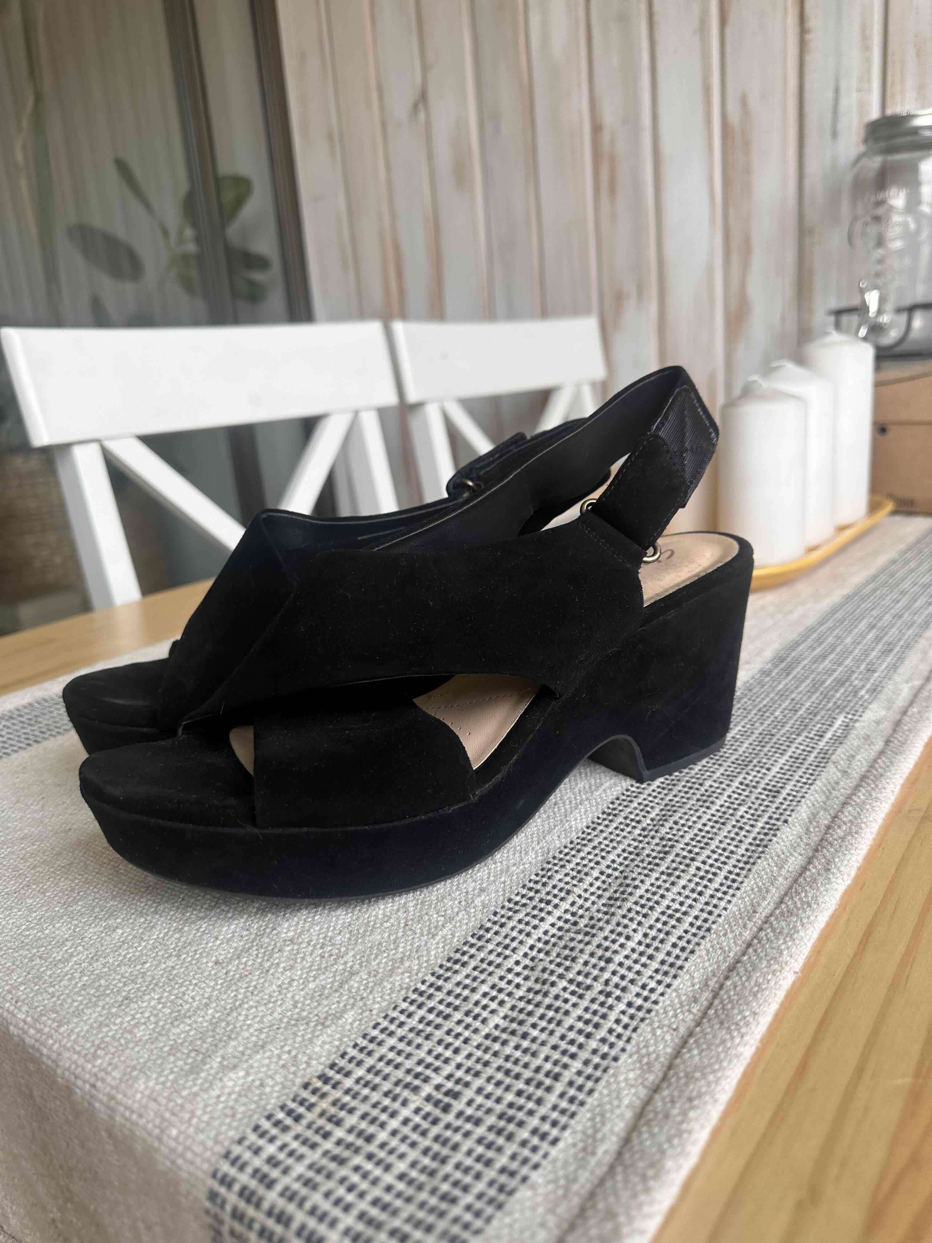 Sandalias Clarks de gamuza negras - miniatura 1