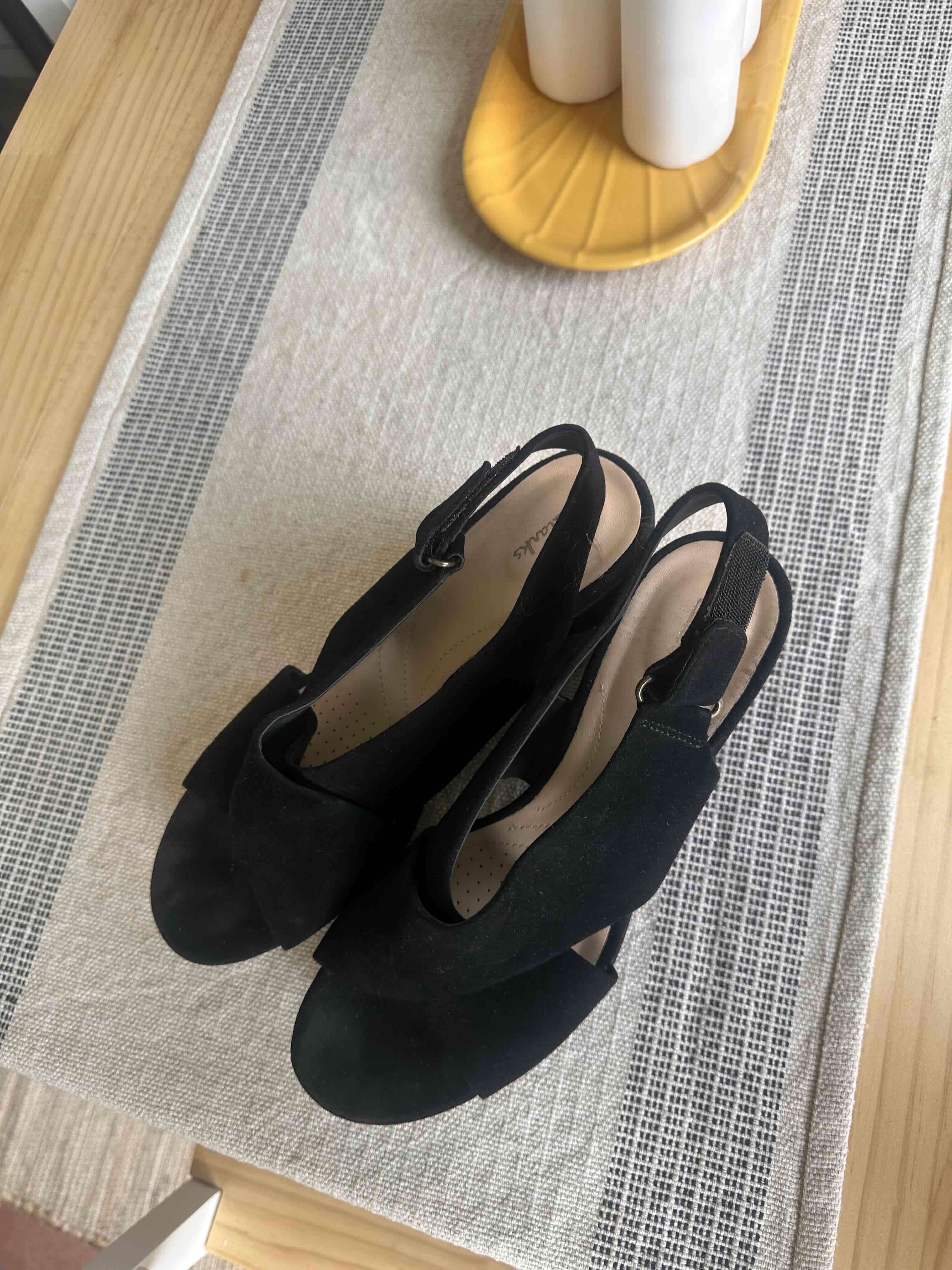 Sandalias Clarks de gamuza negras - miniatura 5