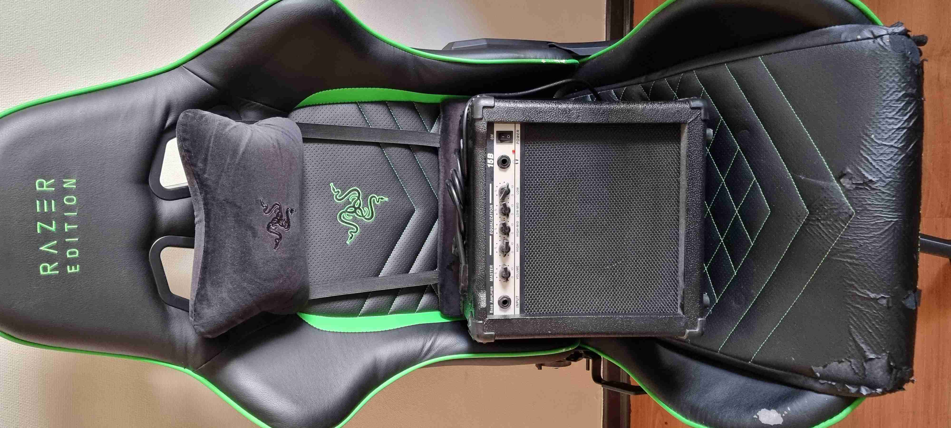 Guitarra eléctrica roja Squier + Amplificador - miniatura 2