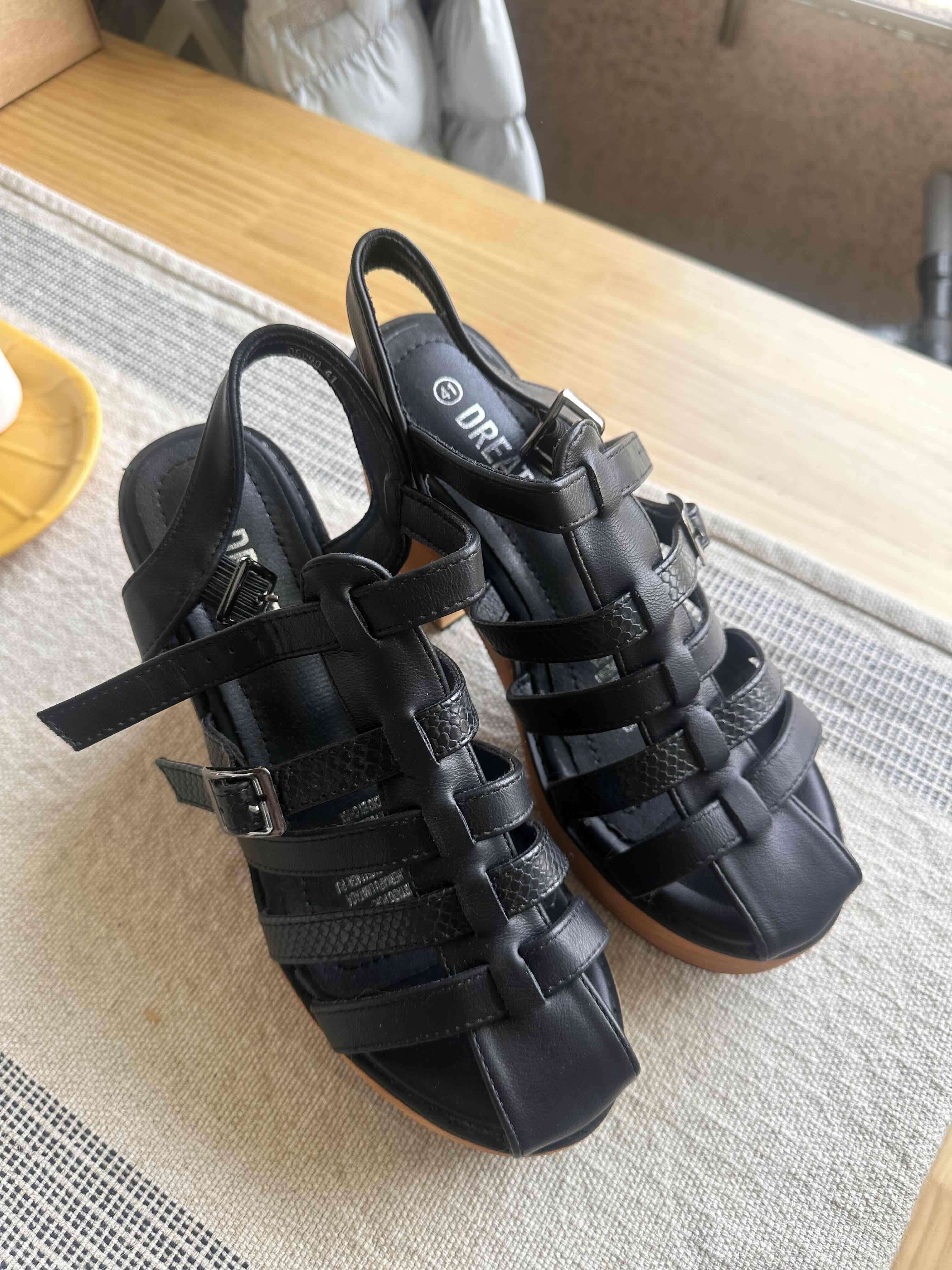 Sandalias negras con plataforma - miniatura 3