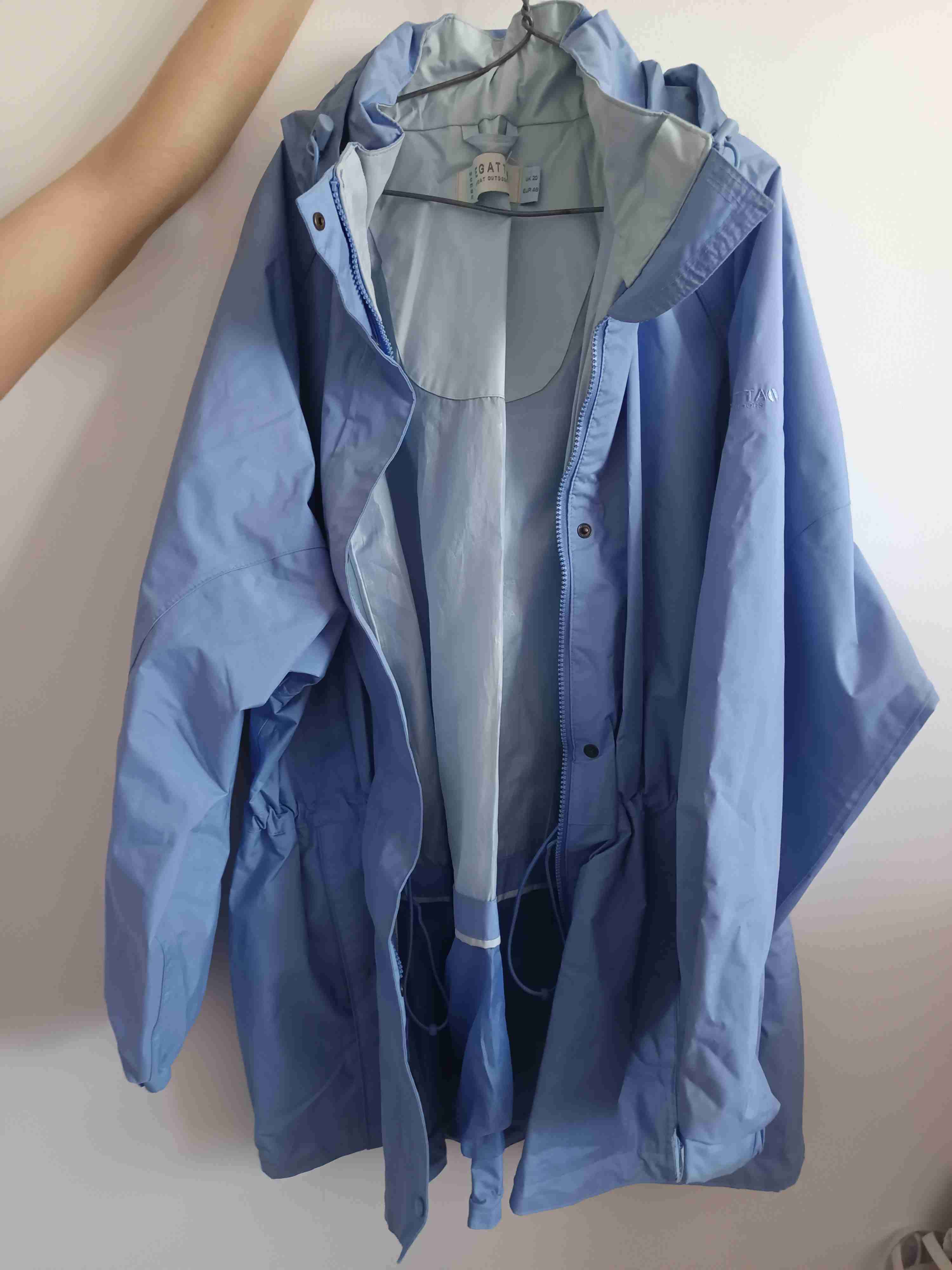 Chaqueta azul impermeable