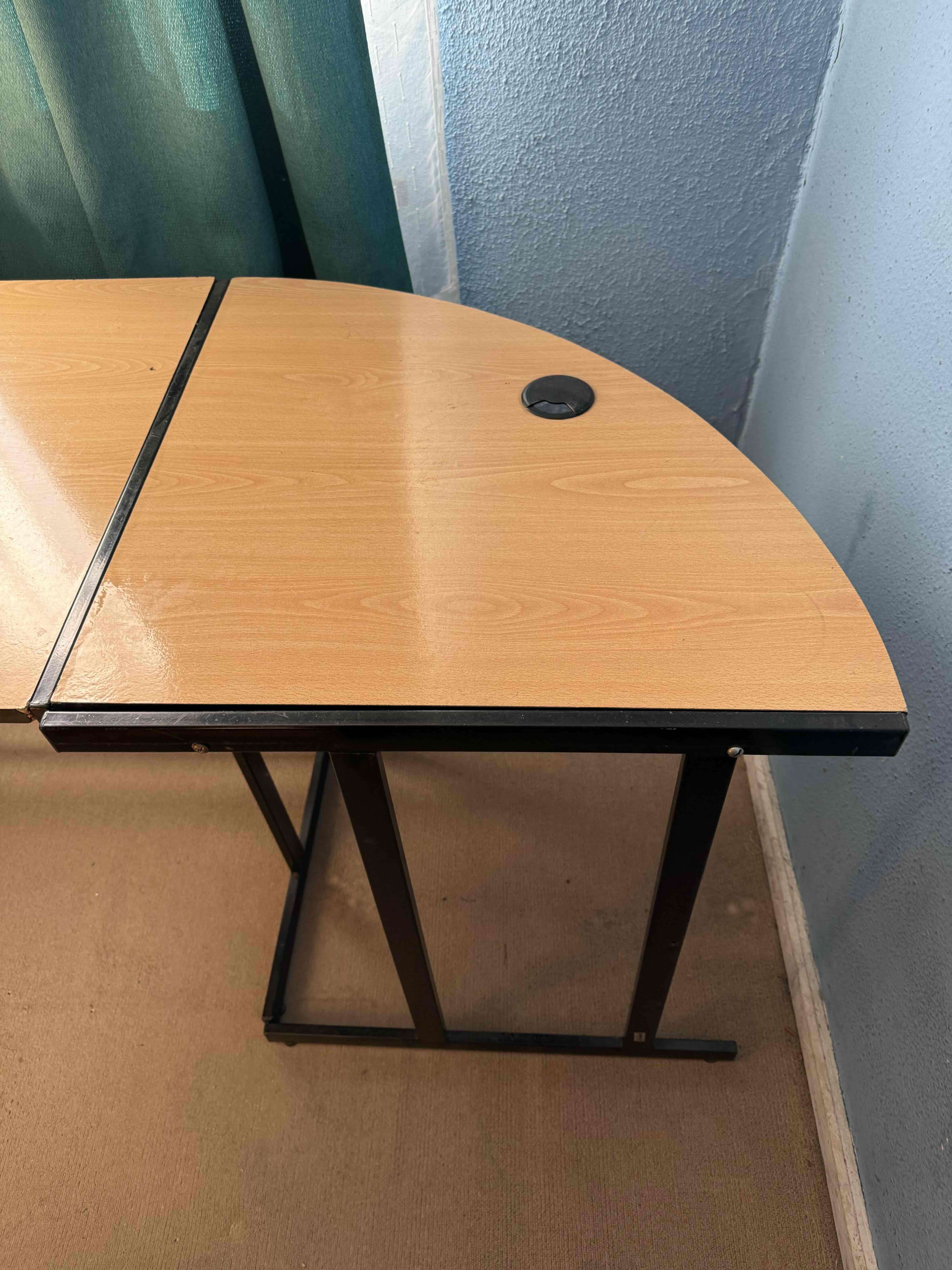 Escritorio de madera con patas metálicas - miniatura 3