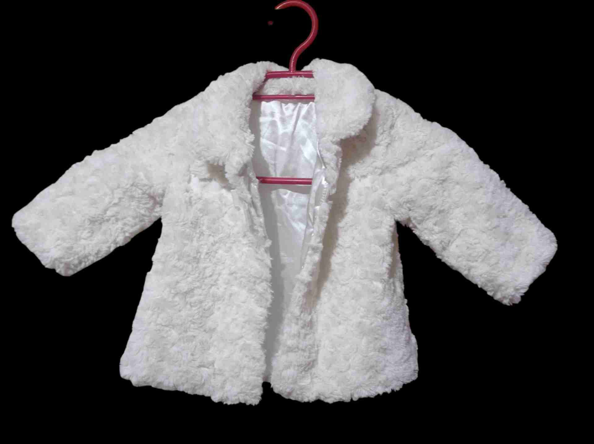 Chaqueta bebé blanca peluda - miniatura 2