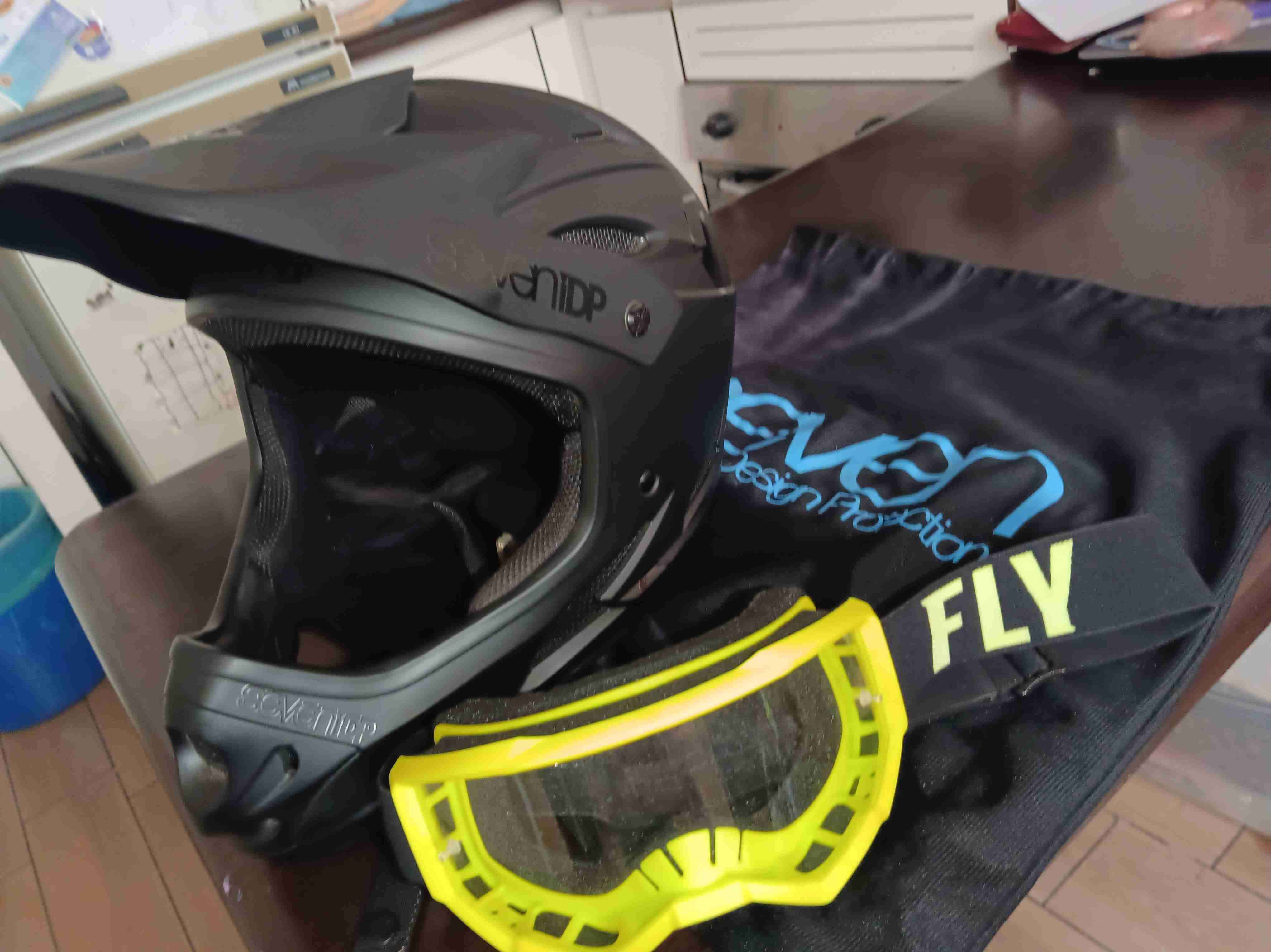 Casco seven IDP talla xl + Antiparras FLY - miniatura 1