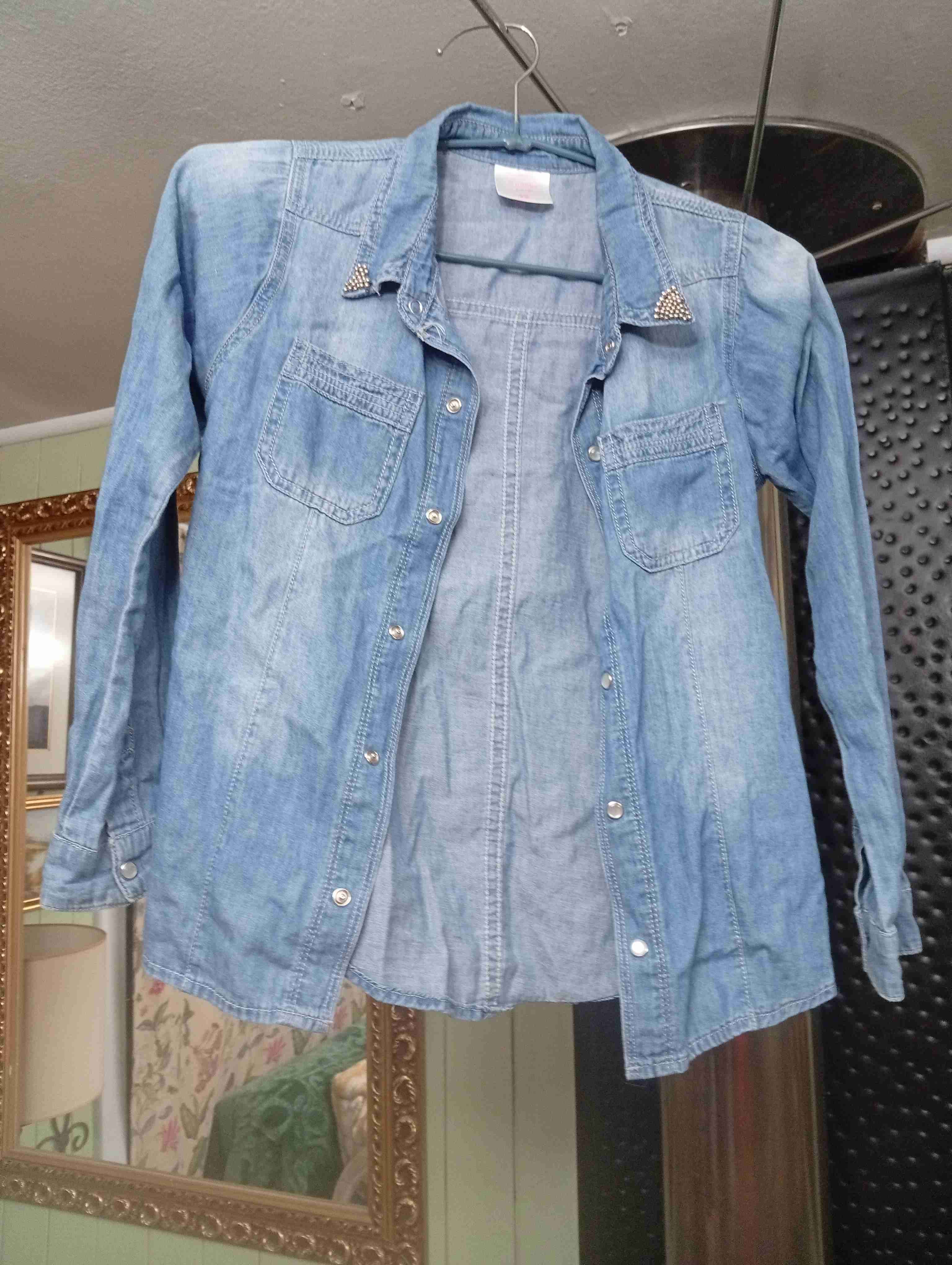 Camisa de mezclilla con tachas - miniatura 1