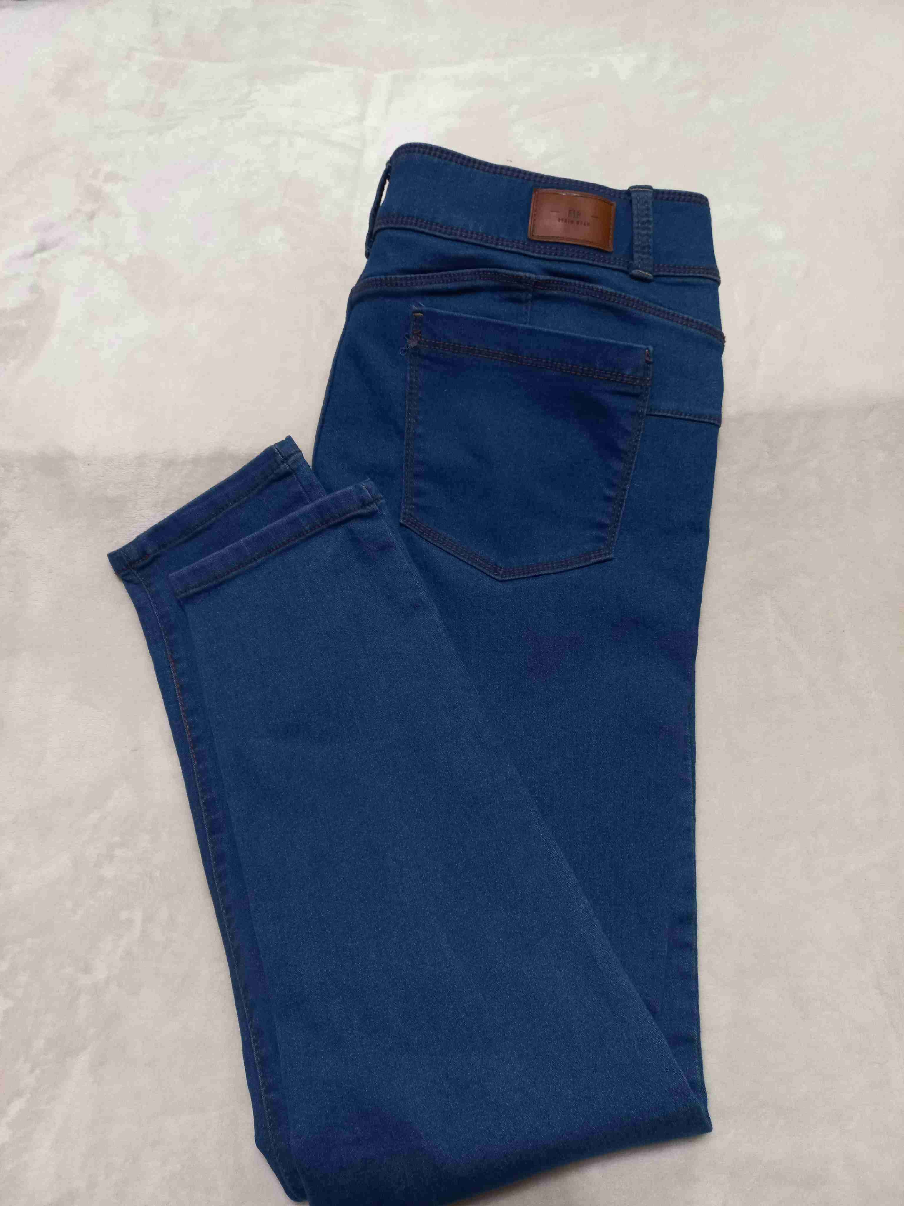 Jeans azules de mujer - miniatura 2