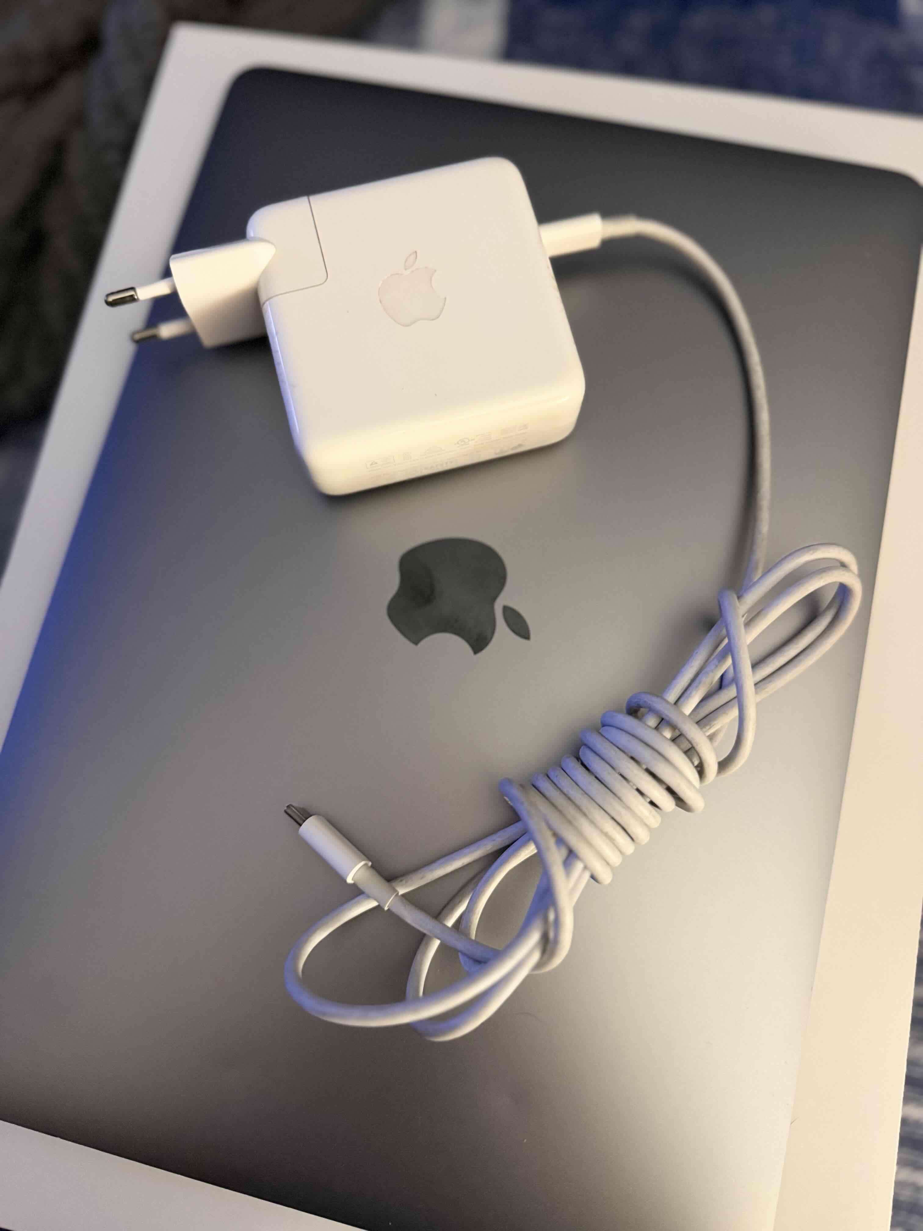 MacBook Pro buen estado - miniatura 2