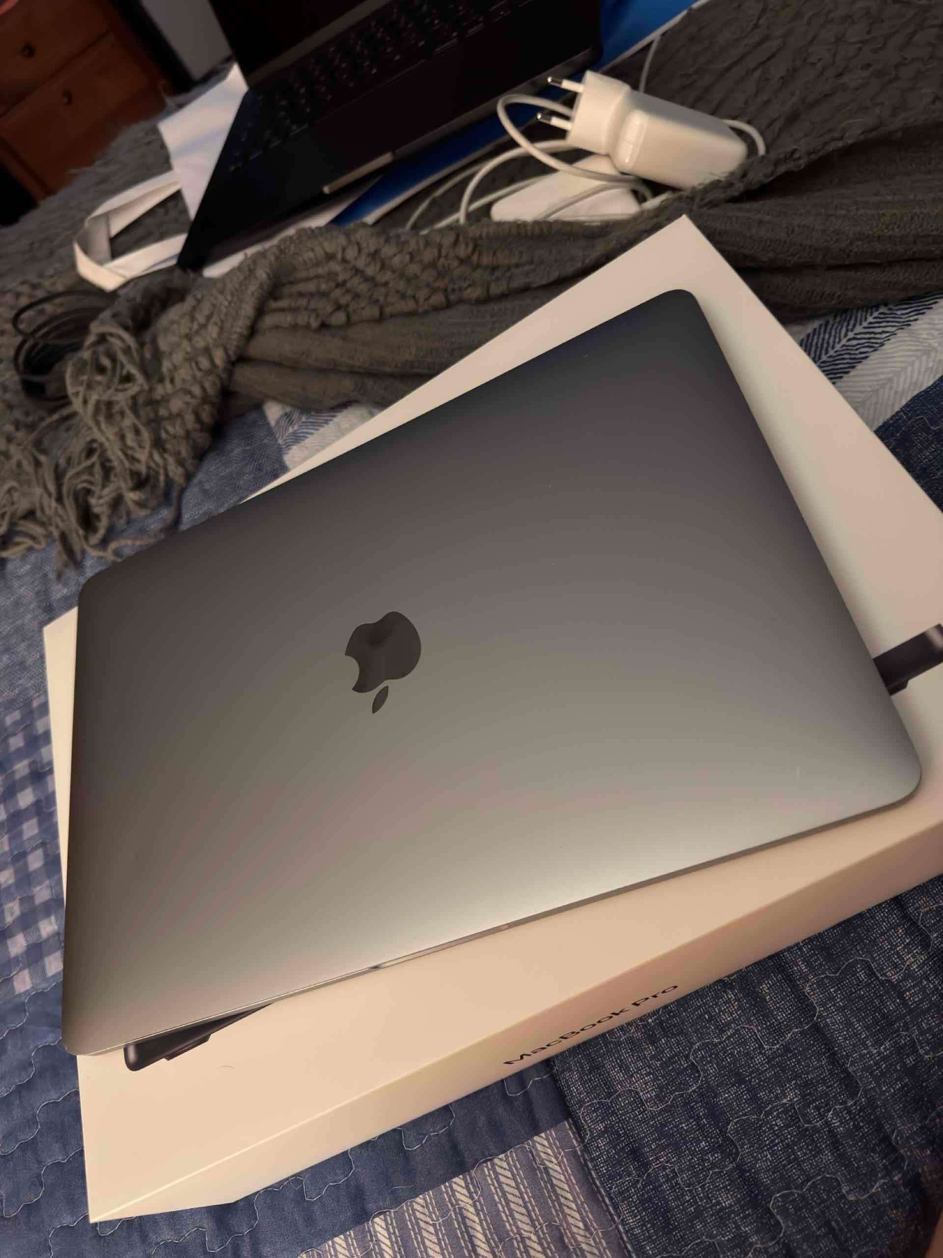 MacBook Pro buen estado - miniatura 3