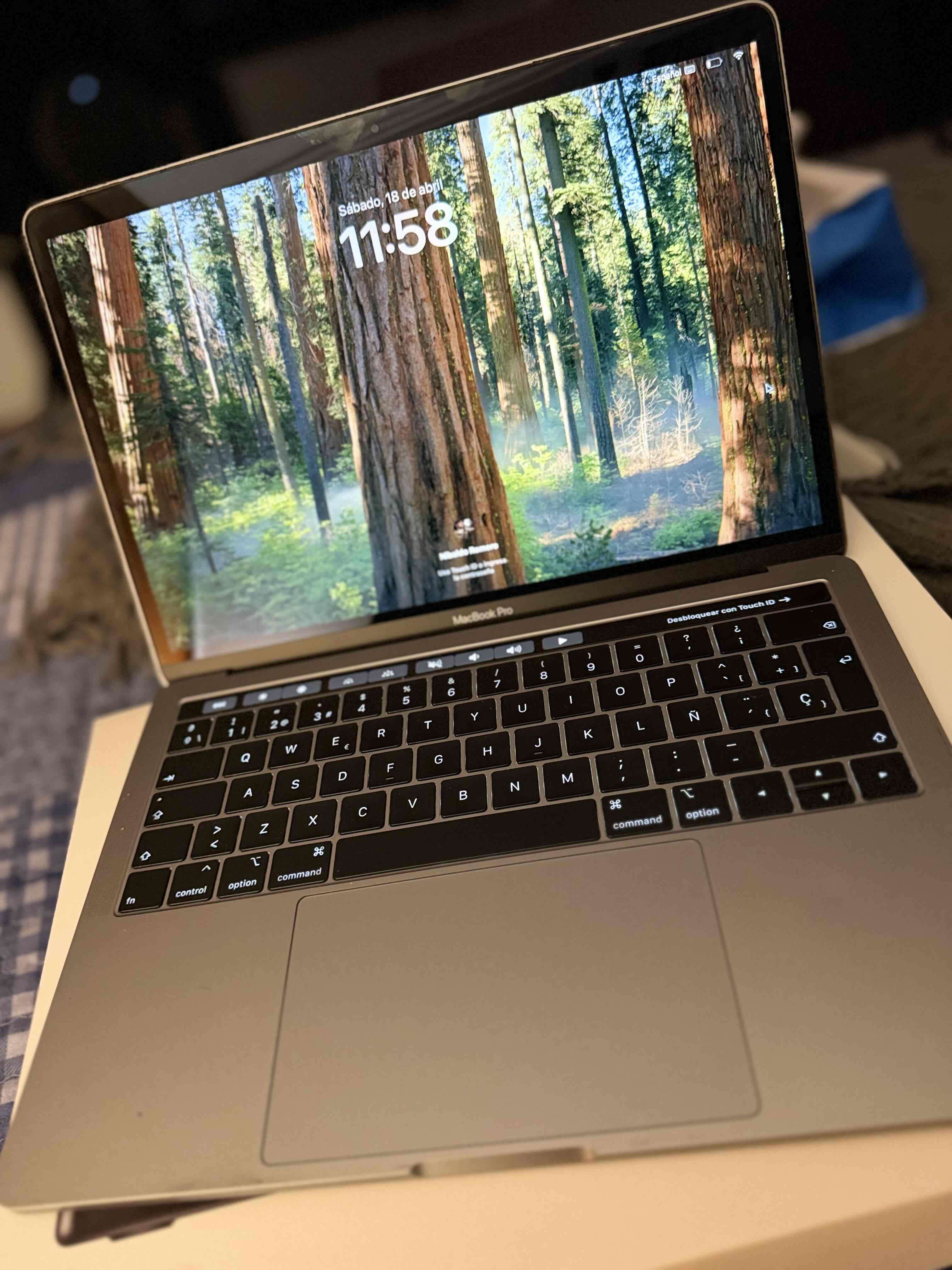 MacBook Pro buen estado - miniatura 4