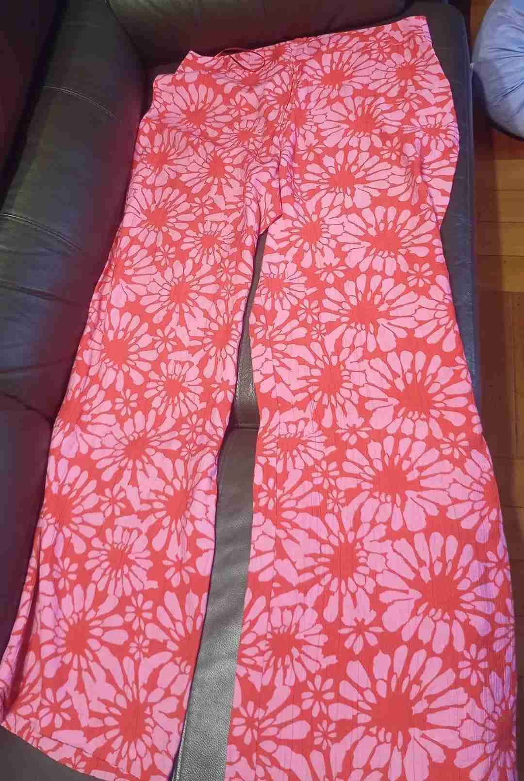 Pantalones florales rosas