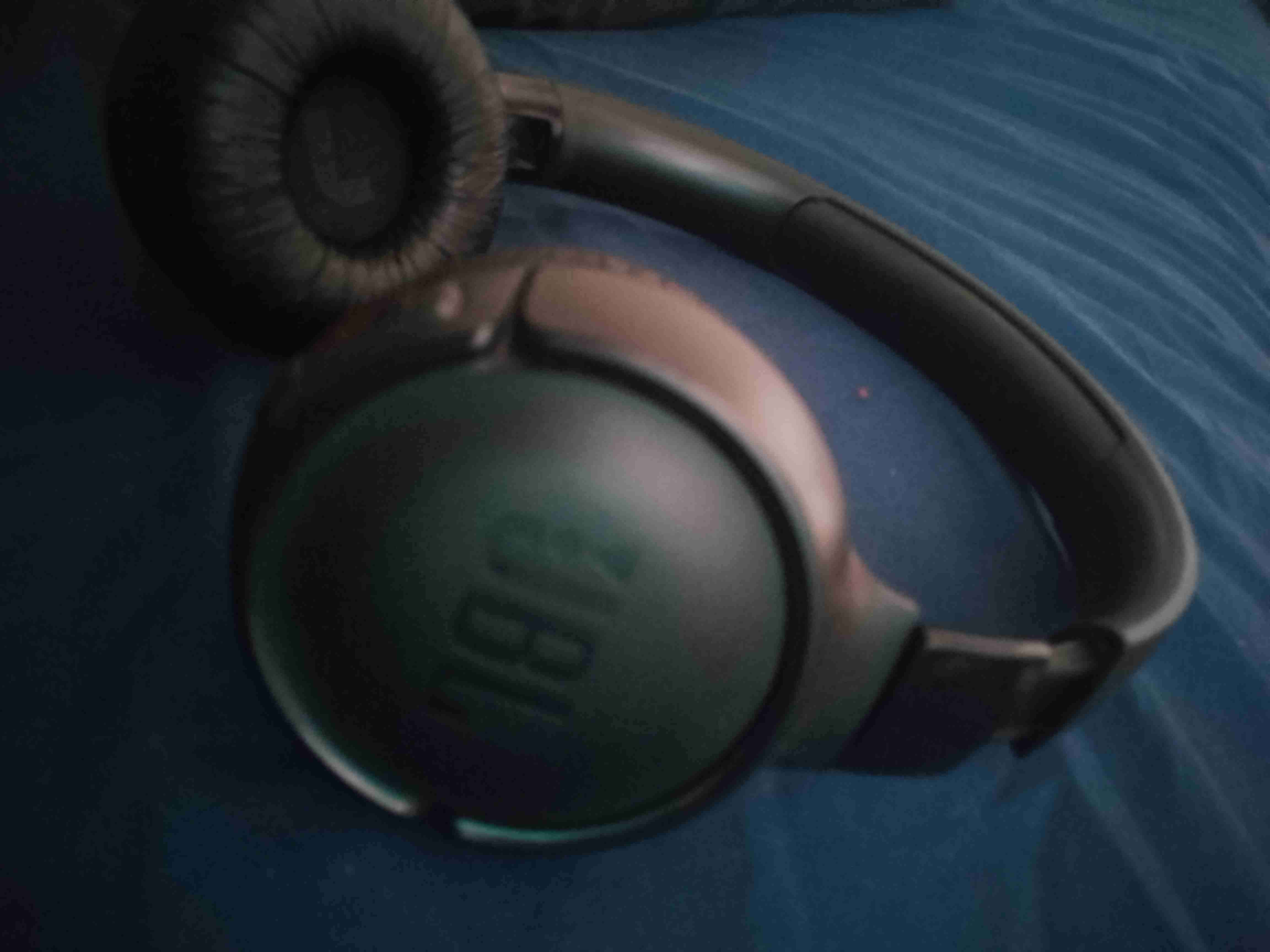 Audífonos JBL negros inalámbricos - miniatura 1