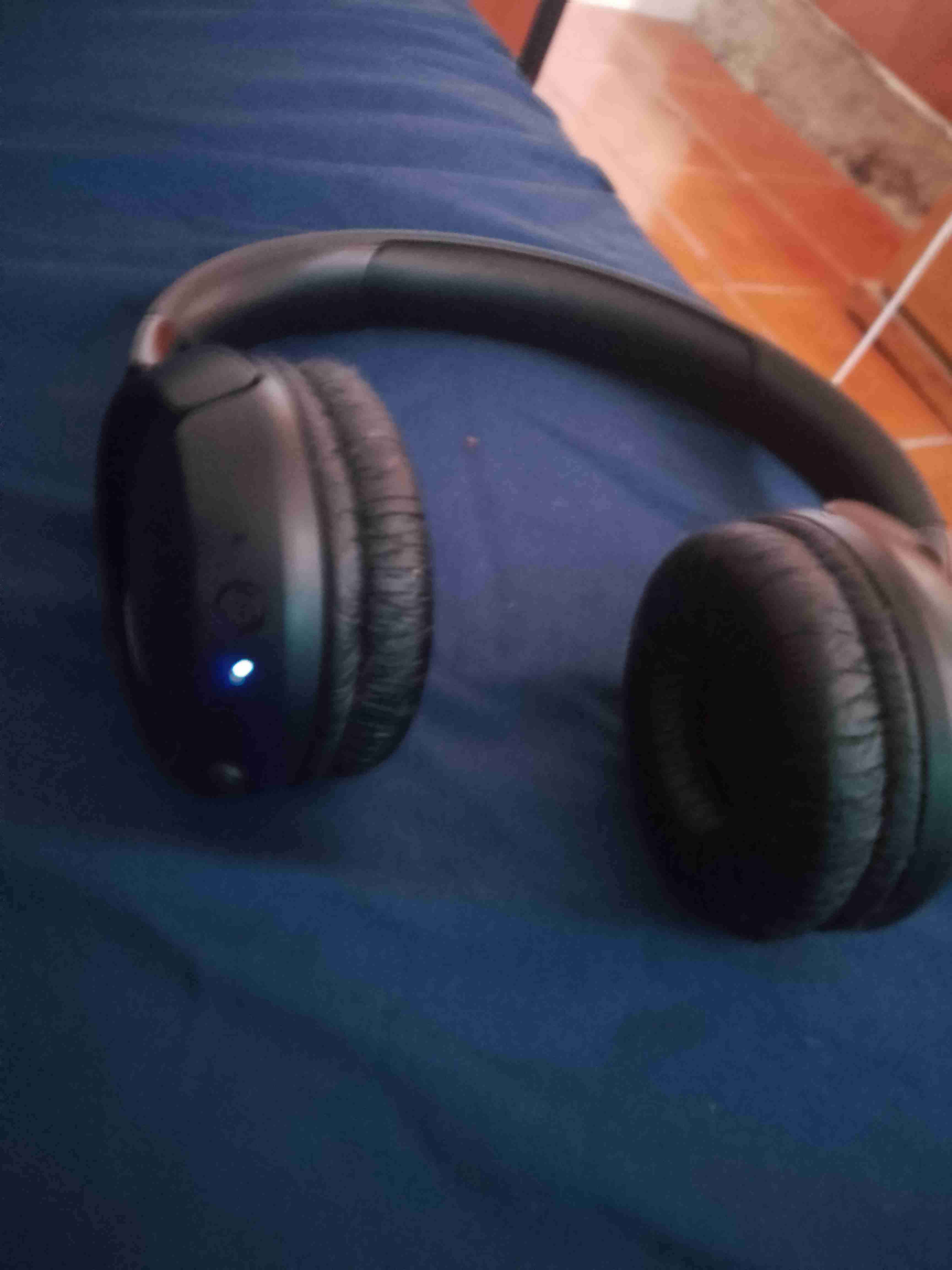 Audífonos JBL negros inalámbricos - miniatura 4